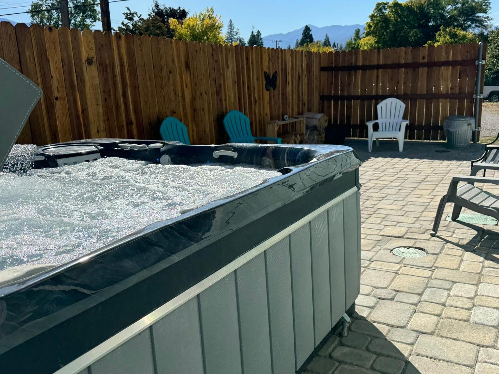 Newer Cozy Guest Cottage with Saltwater Spa!