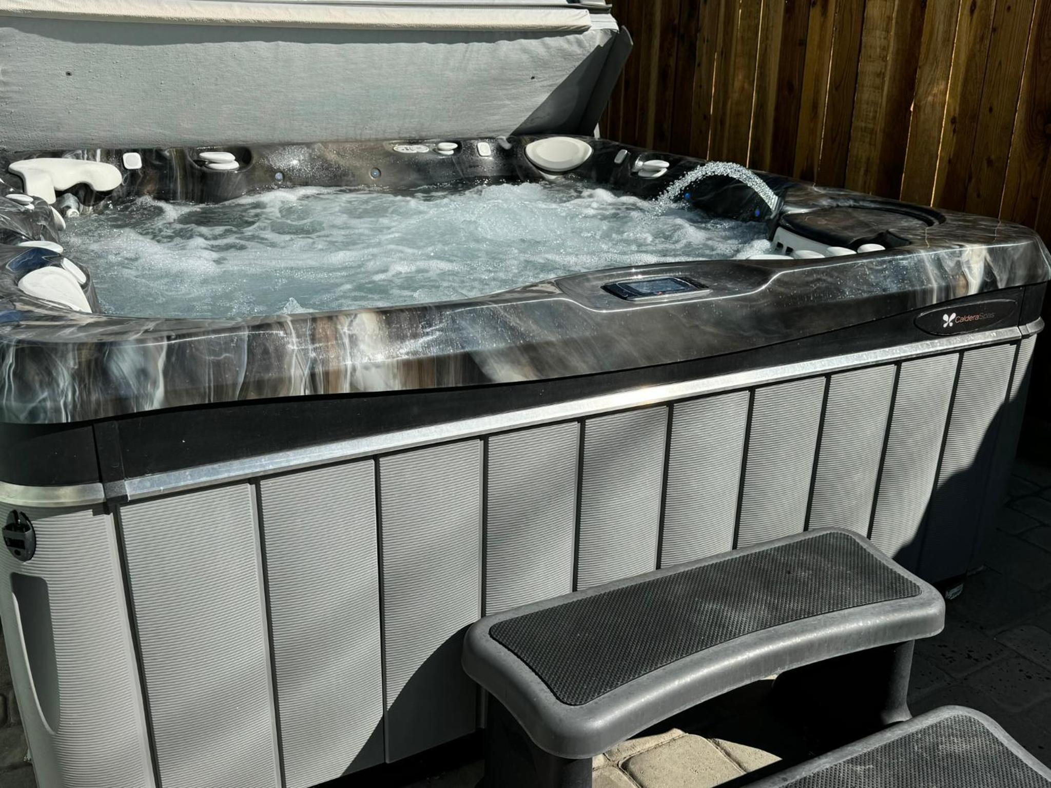 Newer Cozy Guest Cottage with Saltwater Spa!