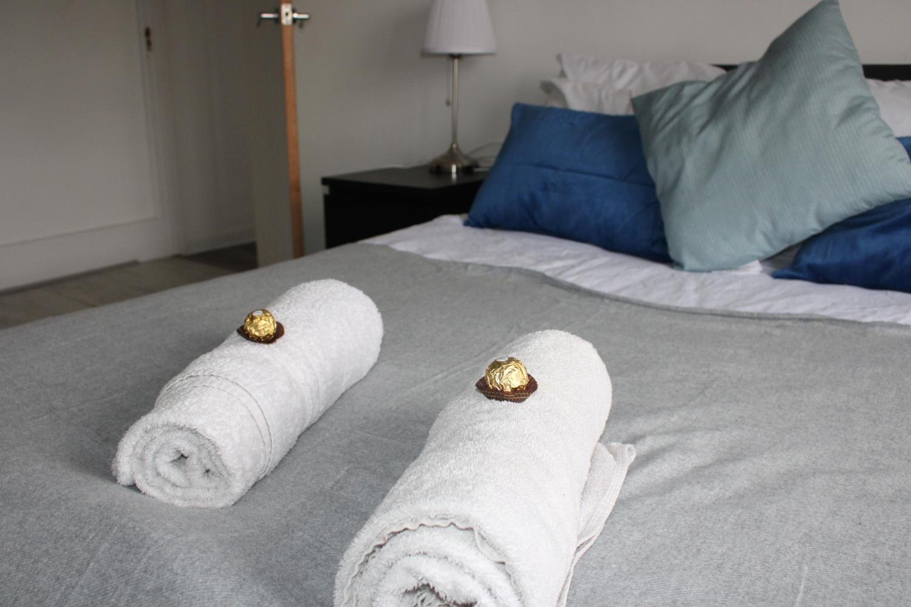 Wimbledon Central Stylish 2-Bedroom Apartment!