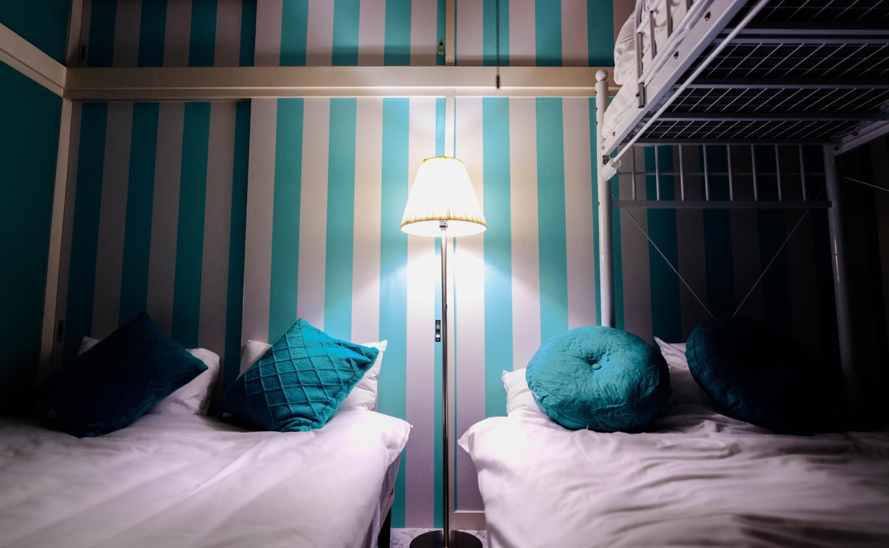 LEON RESORT HOTEL Max 9 people 3 min taxi Ikebukuro Station Tiffany Blue yellow Room 最大9名 池袋