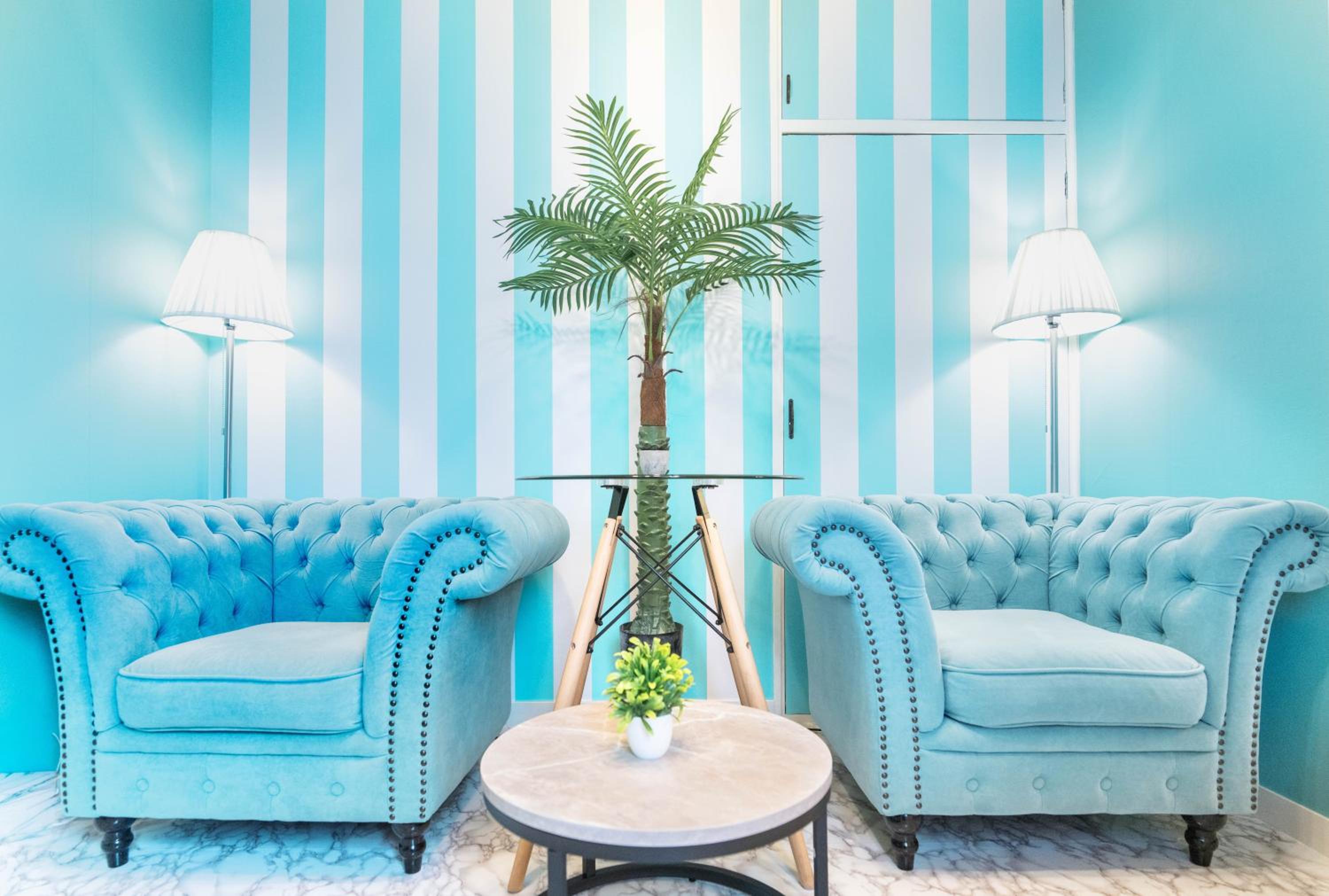 LEON RESORT HOTEL Max 9 people 3 min taxi Ikebukuro Station Tiffany Blue yellow Room 最大9名 池袋