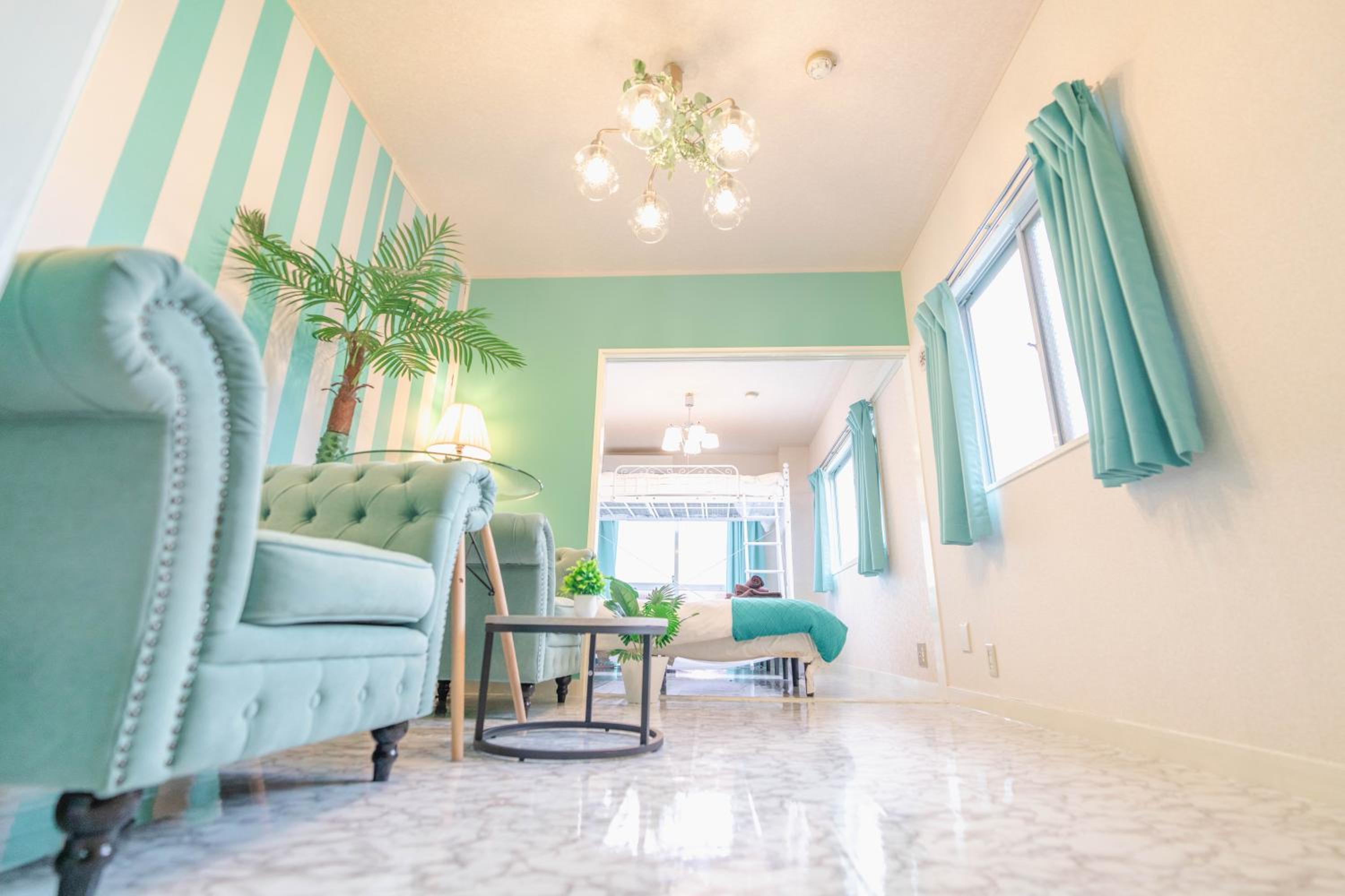 LEON RESORT HOTEL Max 9 people 3 min taxi Ikebukuro Station Tiffany Blue yellow Room 最大9名 池袋