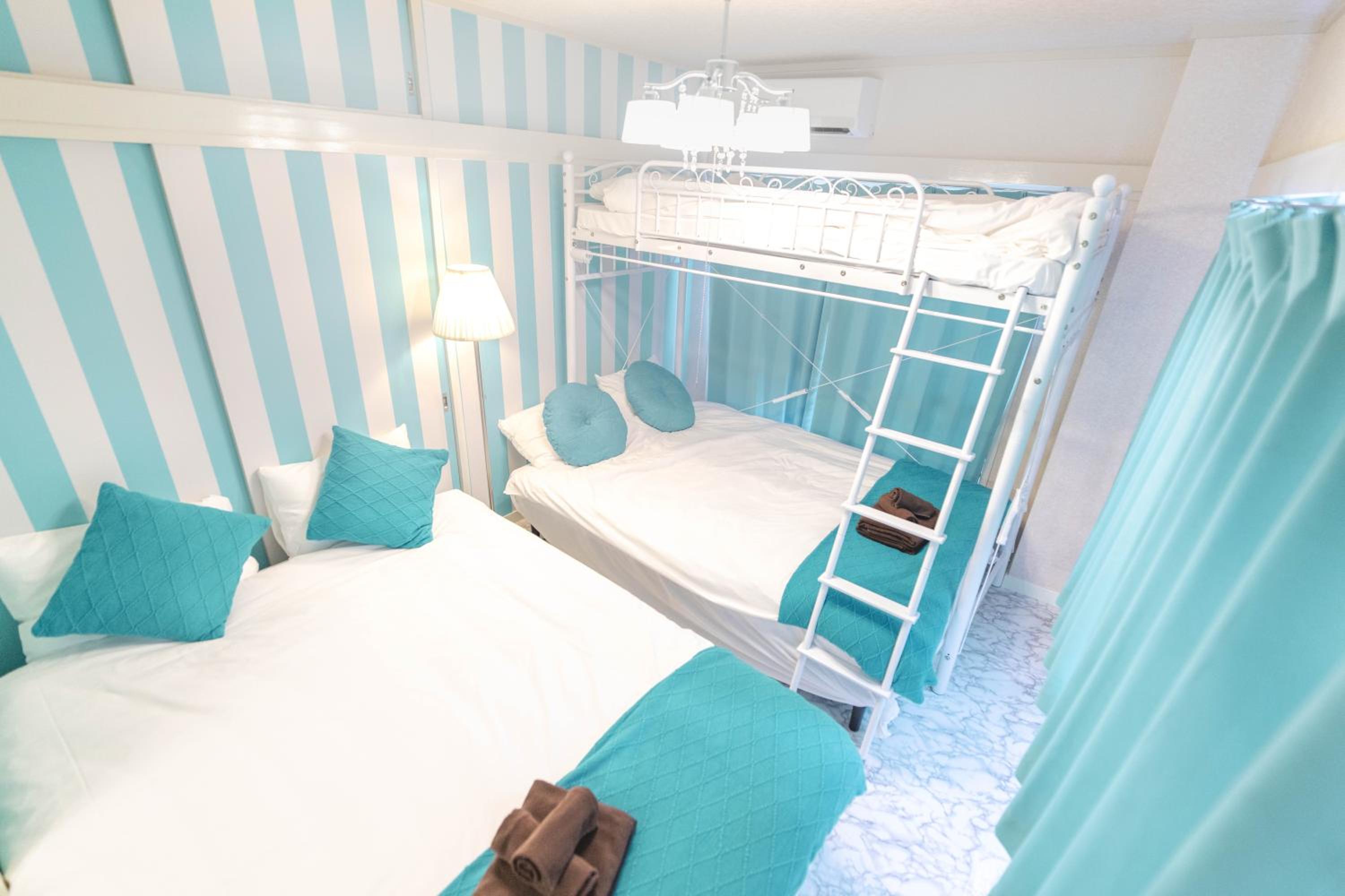 LEON RESORT HOTEL Max 9 people 3 min taxi Ikebukuro Station Tiffany Blue yellow Room 最大9名 池袋