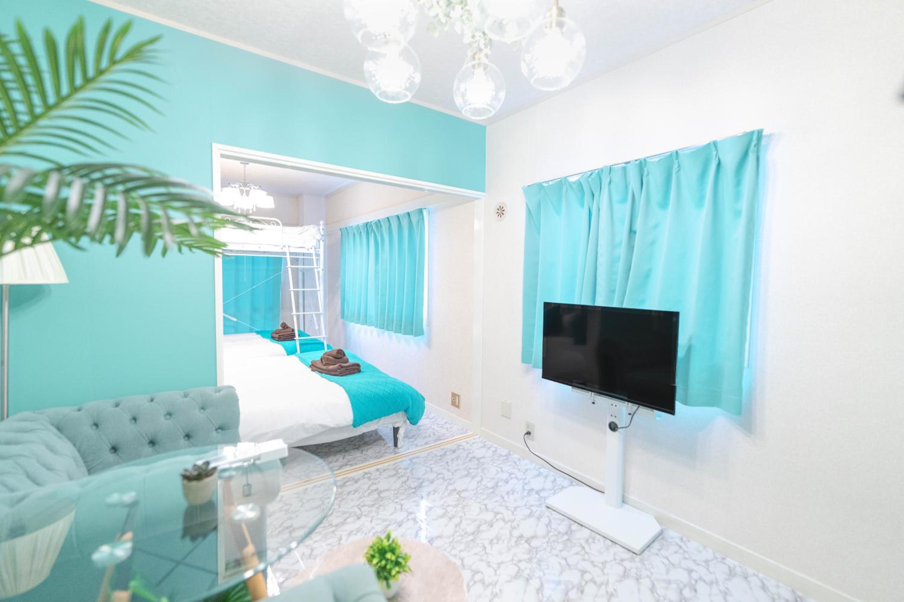 LEON RESORT HOTEL Max 9 people 3 min taxi Ikebukuro Station Tiffany Blue yellow Room 最大9名 池袋