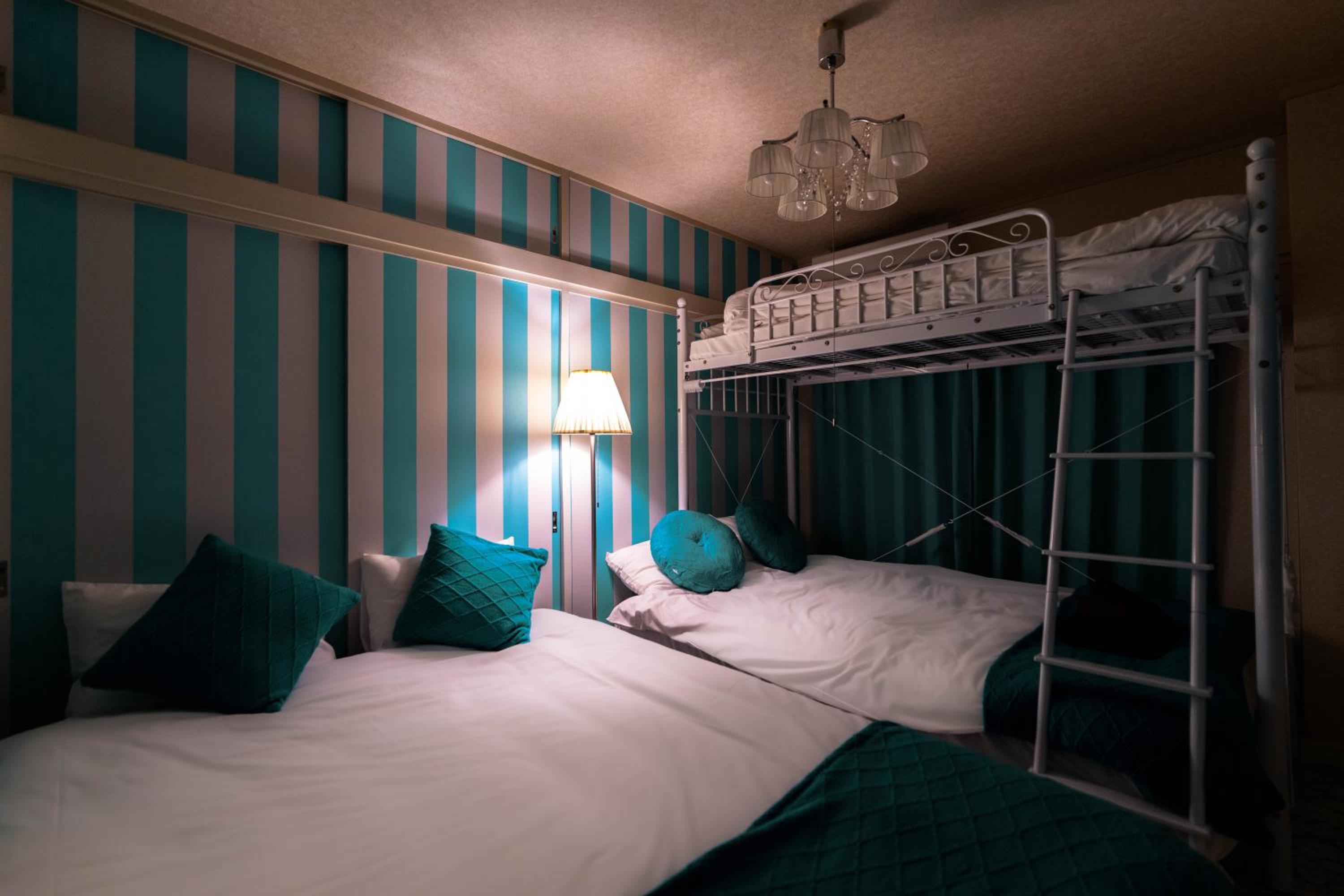 LEON RESORT HOTEL Max 9 people 3 min taxi Ikebukuro Station Tiffany Blue yellow Room 最大9名 池袋