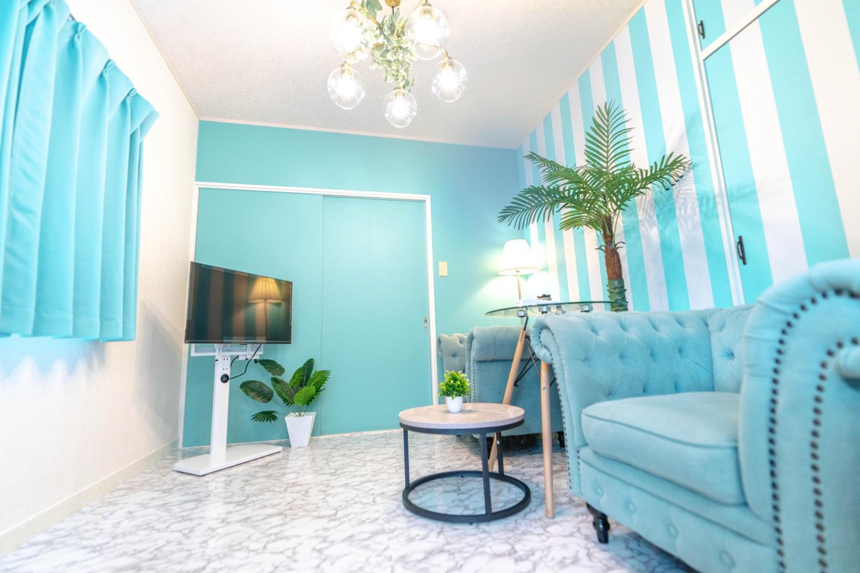 LEON RESORT HOTEL Max 9 people 3 min taxi Ikebukuro Station Tiffany Blue yellow Room 最大9名 池袋