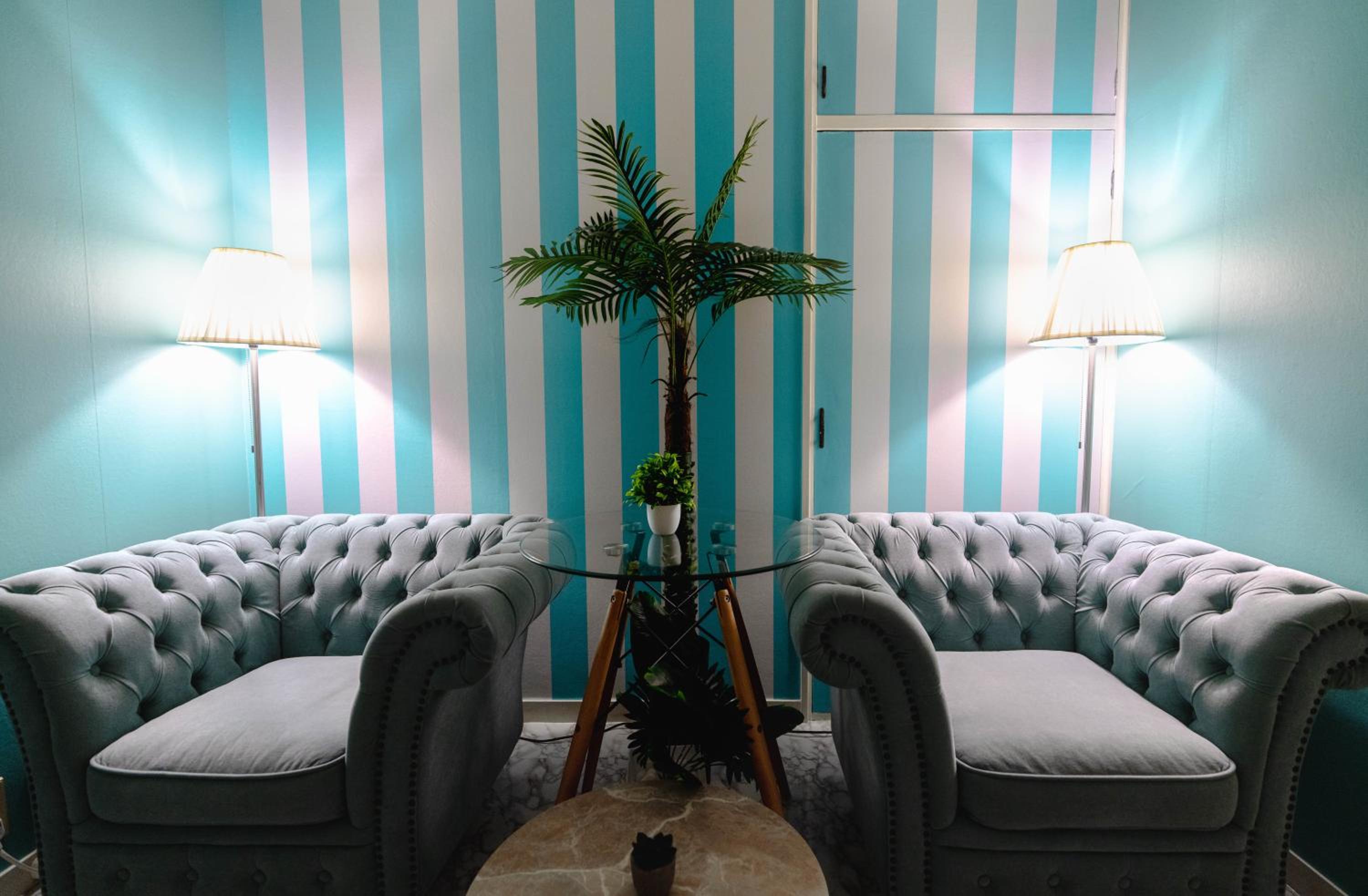 LEON RESORT HOTEL Max 9 people 3 min taxi Ikebukuro Station Tiffany Blue yellow Room 最大9名 池袋