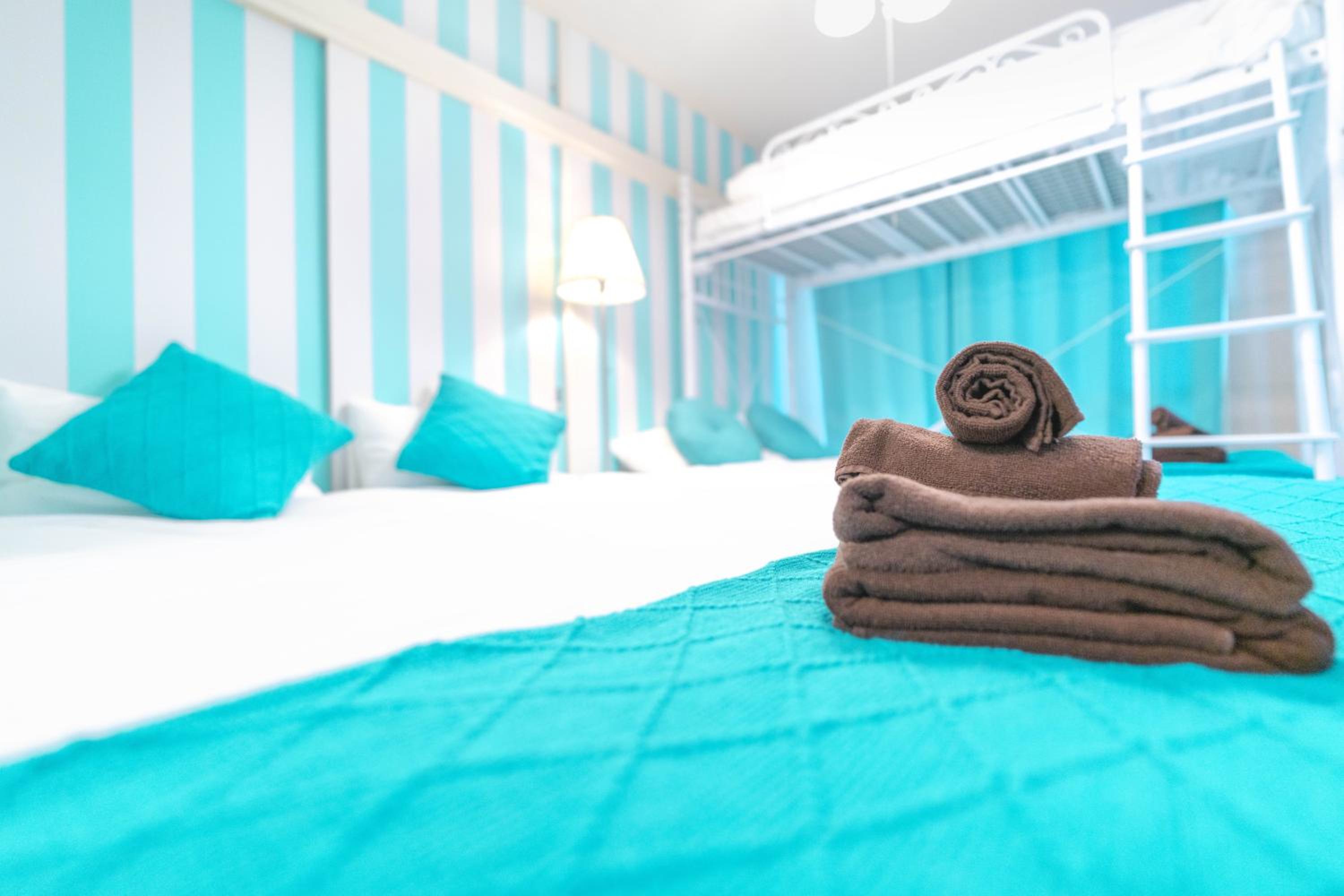 LEON RESORT HOTEL Max 9 people 3 min taxi Ikebukuro Station Tiffany Blue yellow Room 最大9名 池袋