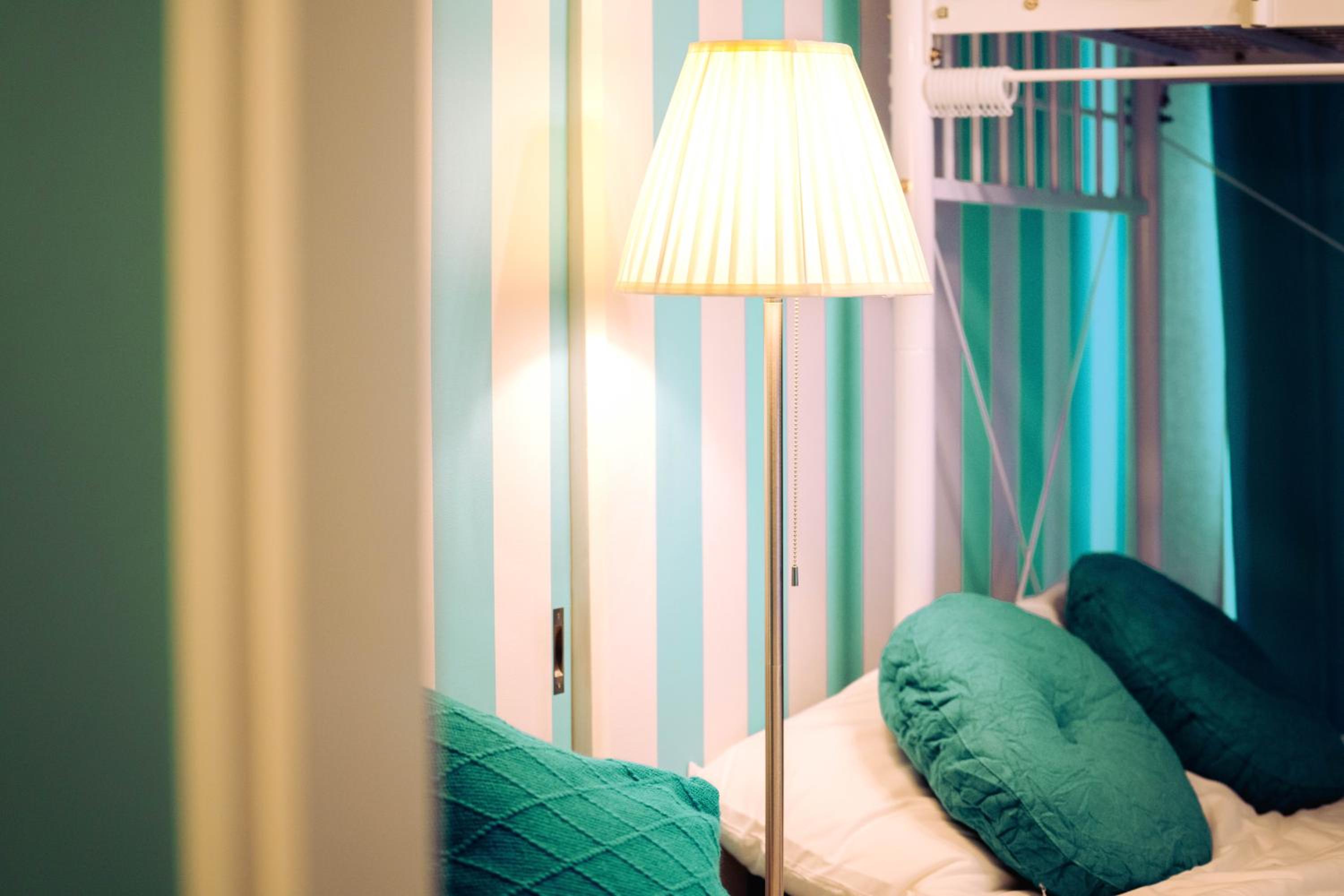 LEON RESORT HOTEL Max 9 people 3 min taxi Ikebukuro Station Tiffany Blue yellow Room 最大9名 池袋
