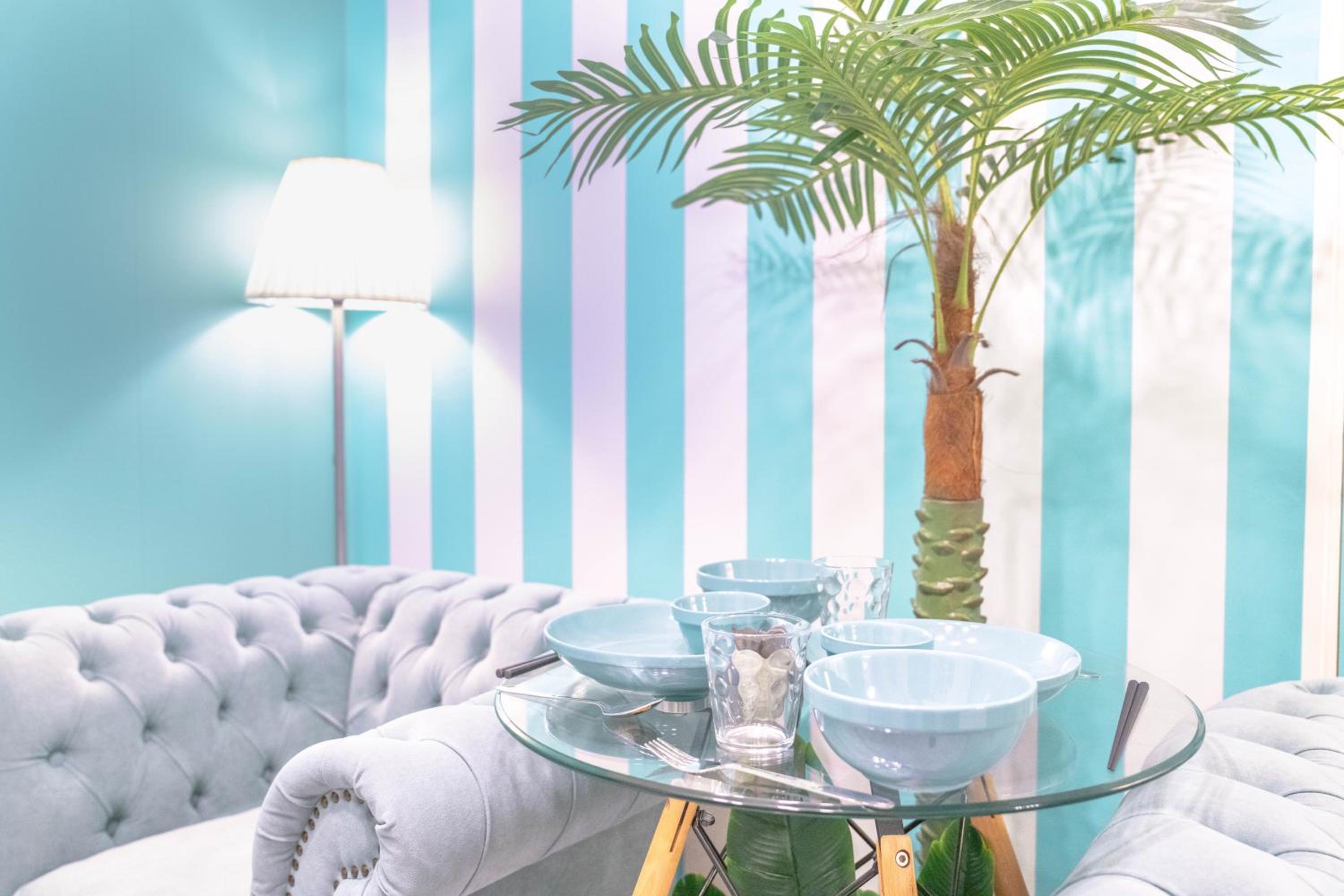 LEON RESORT HOTEL Max 9 people 3 min taxi Ikebukuro Station Tiffany Blue yellow Room 最大9名 池袋