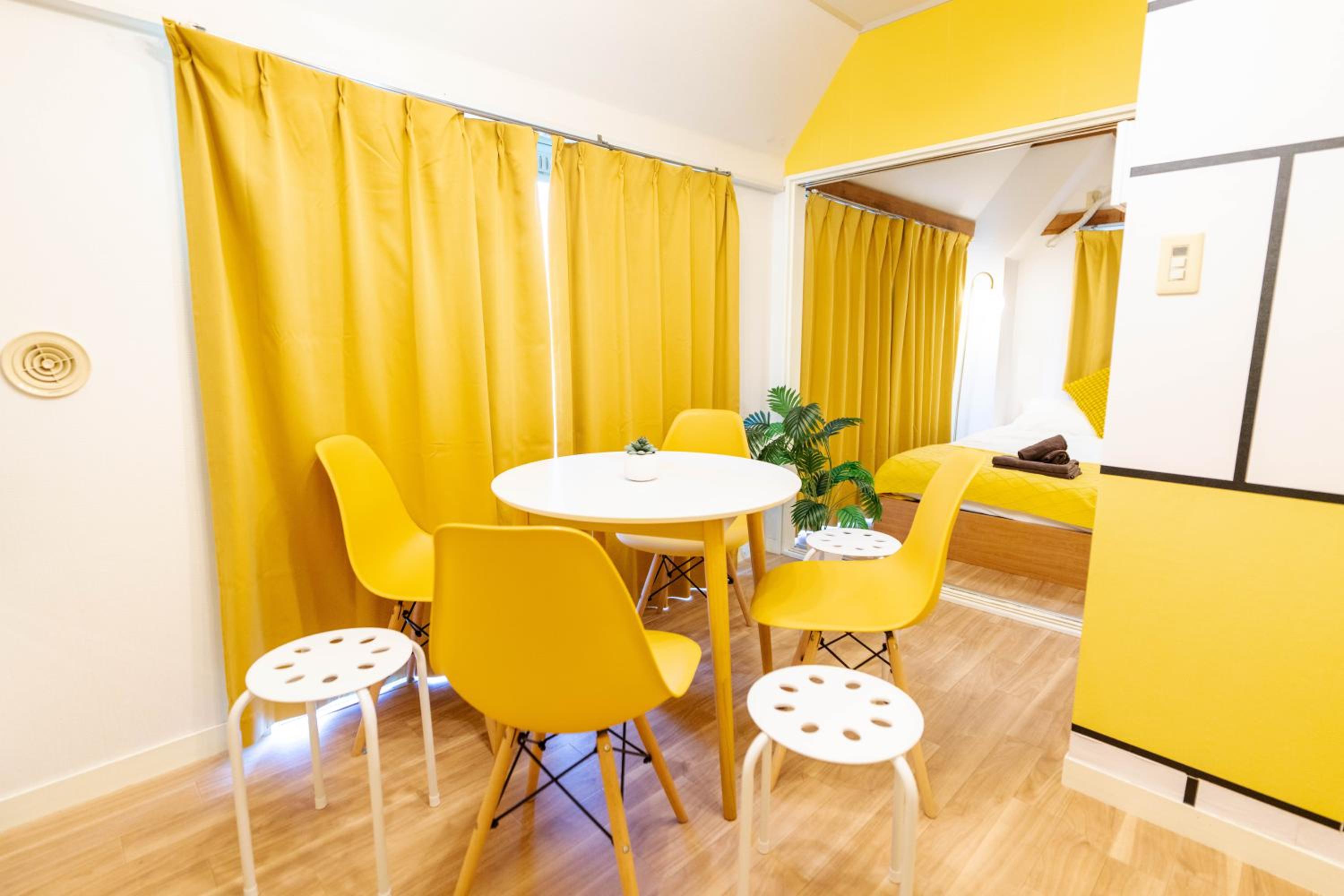 LEON RESORT HOTEL Max 9 people 3 min taxi Ikebukuro Station Tiffany Blue yellow Room 最大9名 池袋