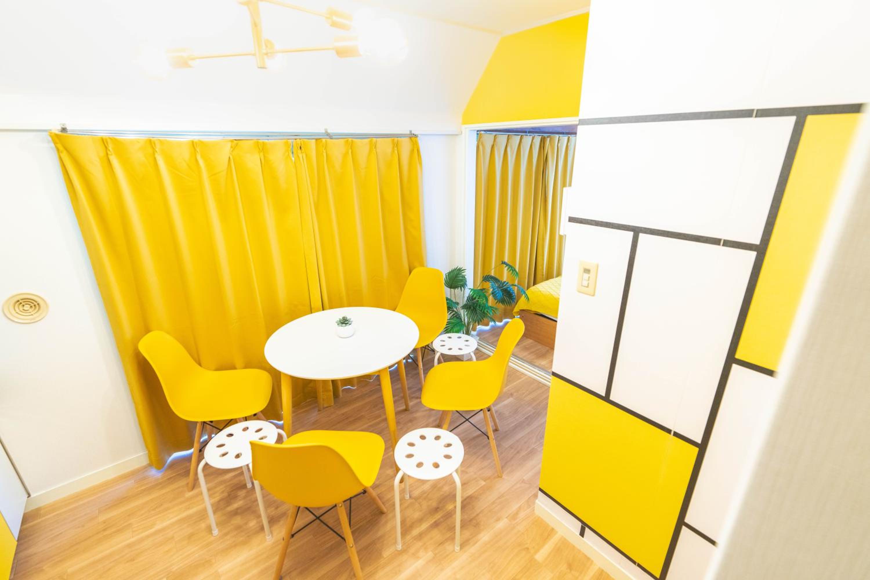 LEON RESORT HOTEL Max 9 people 3 min taxi Ikebukuro Station Tiffany Blue yellow Room 最大9名 池袋