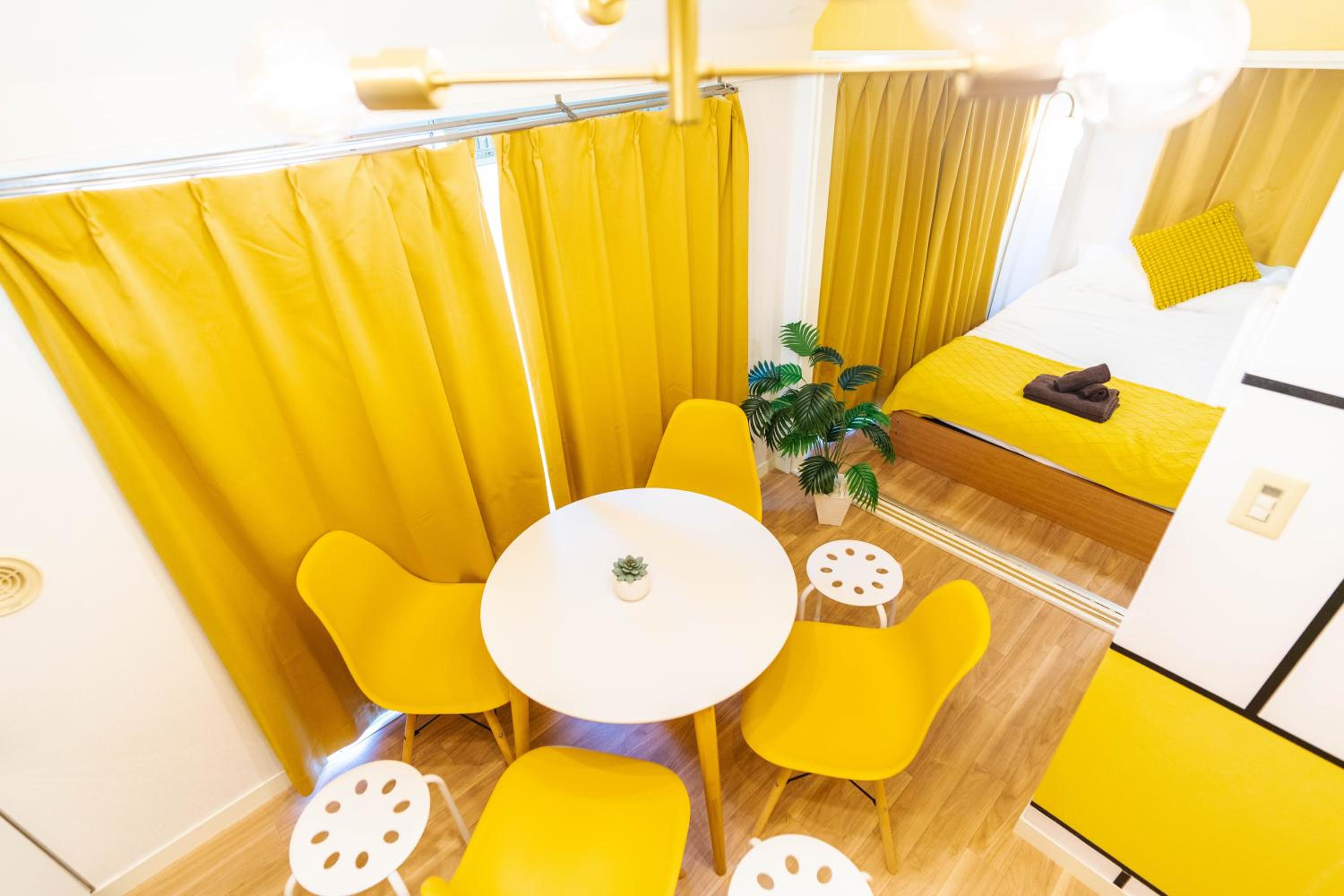 LEON RESORT HOTEL Max 9 people 3 min taxi Ikebukuro Station Tiffany Blue yellow Room 最大9名 池袋