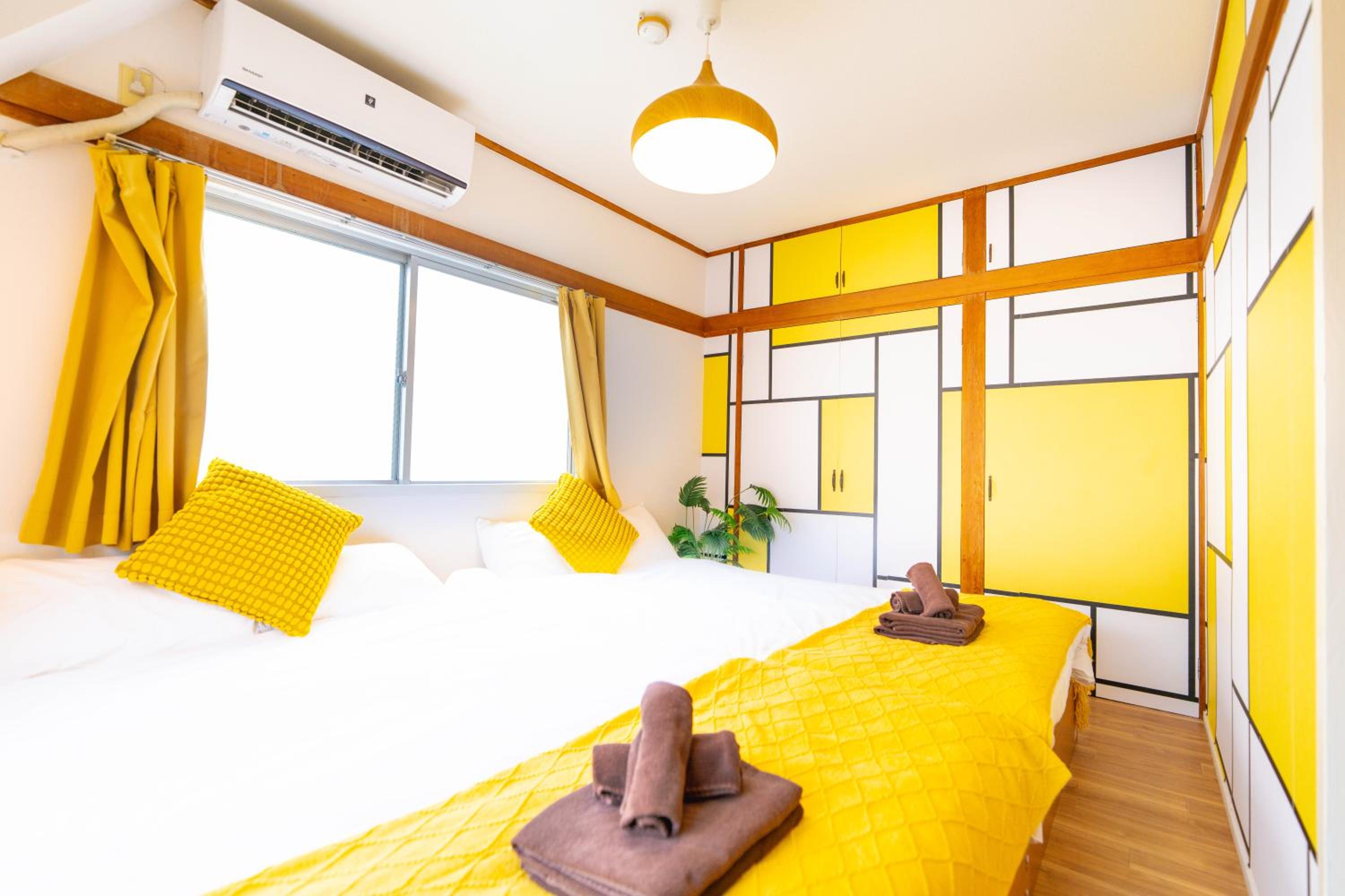 LEON RESORT HOTEL Max 9 people 3 min taxi Ikebukuro Station Tiffany Blue yellow Room 最大9名 池袋
