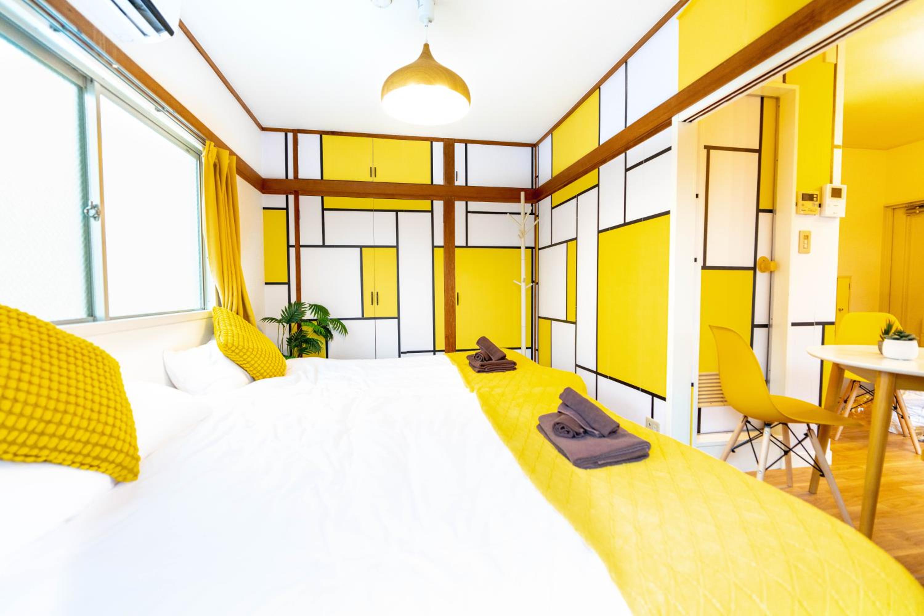 LEON RESORT HOTEL Max 9 people 3 min taxi Ikebukuro Station Tiffany Blue yellow Room 最大9名 池袋