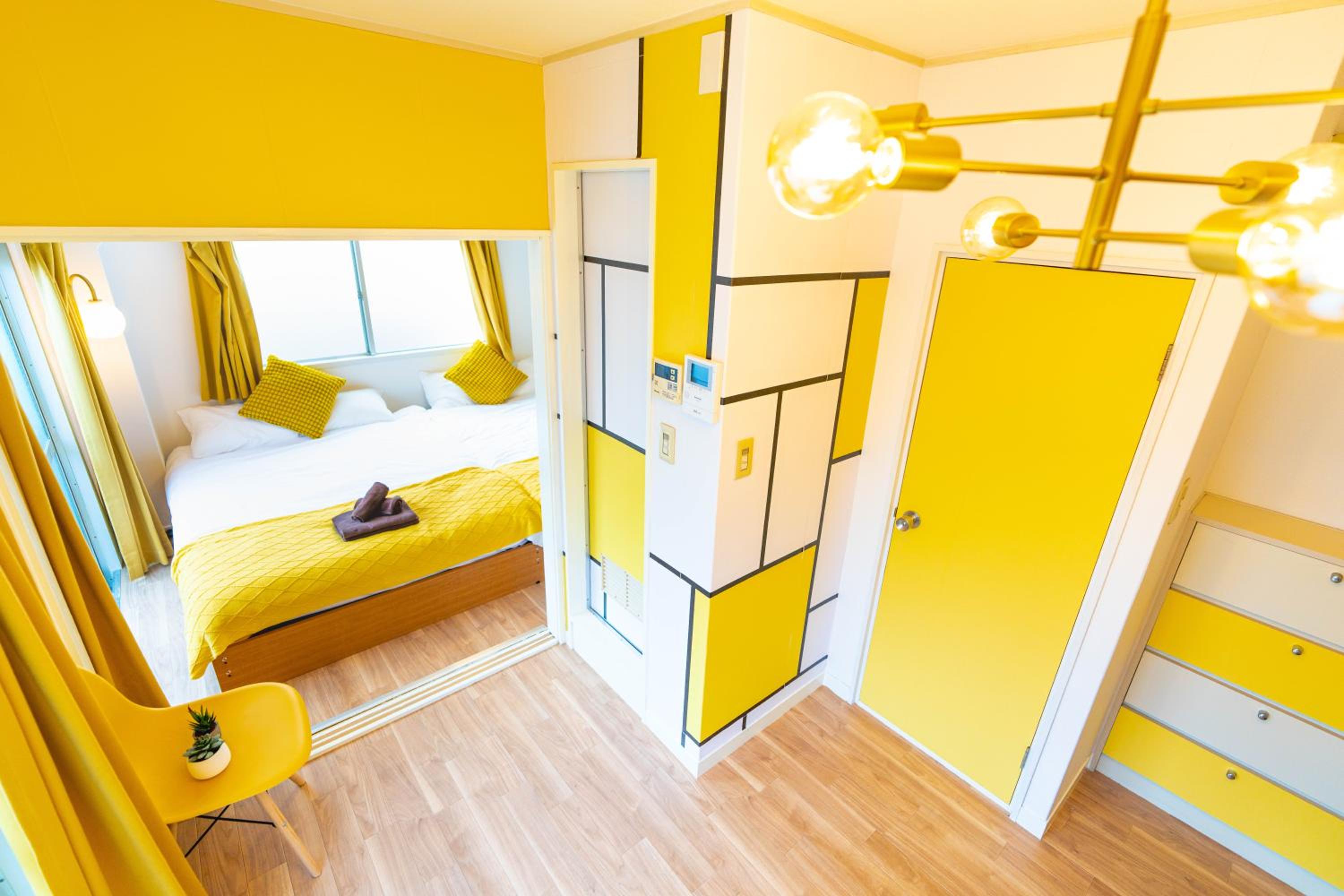 LEON RESORT HOTEL Max 9 people 3 min taxi Ikebukuro Station Tiffany Blue yellow Room 最大9名 池袋