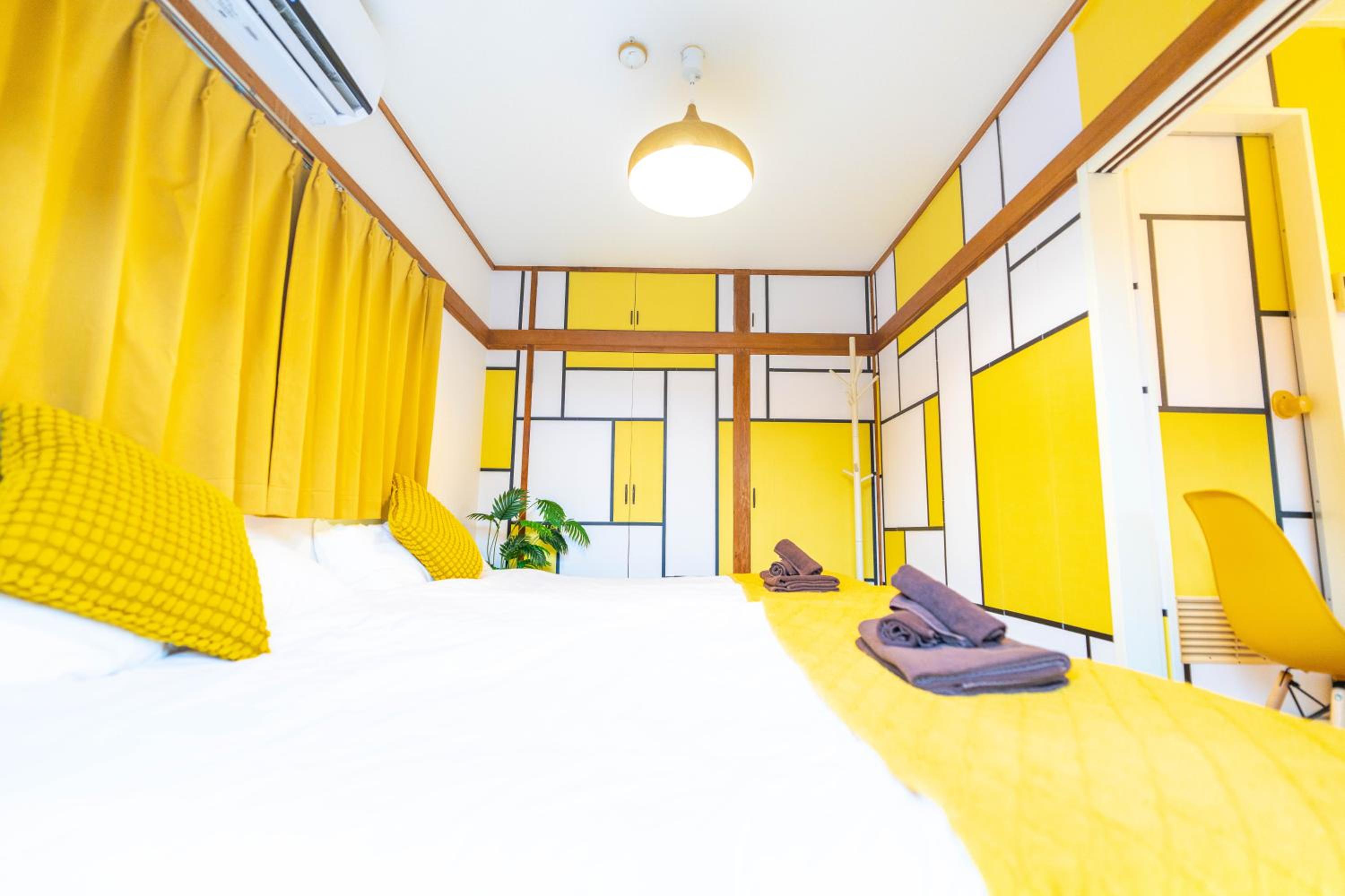 LEON RESORT HOTEL Max 9 people 3 min taxi Ikebukuro Station Tiffany Blue yellow Room 最大9名 池袋