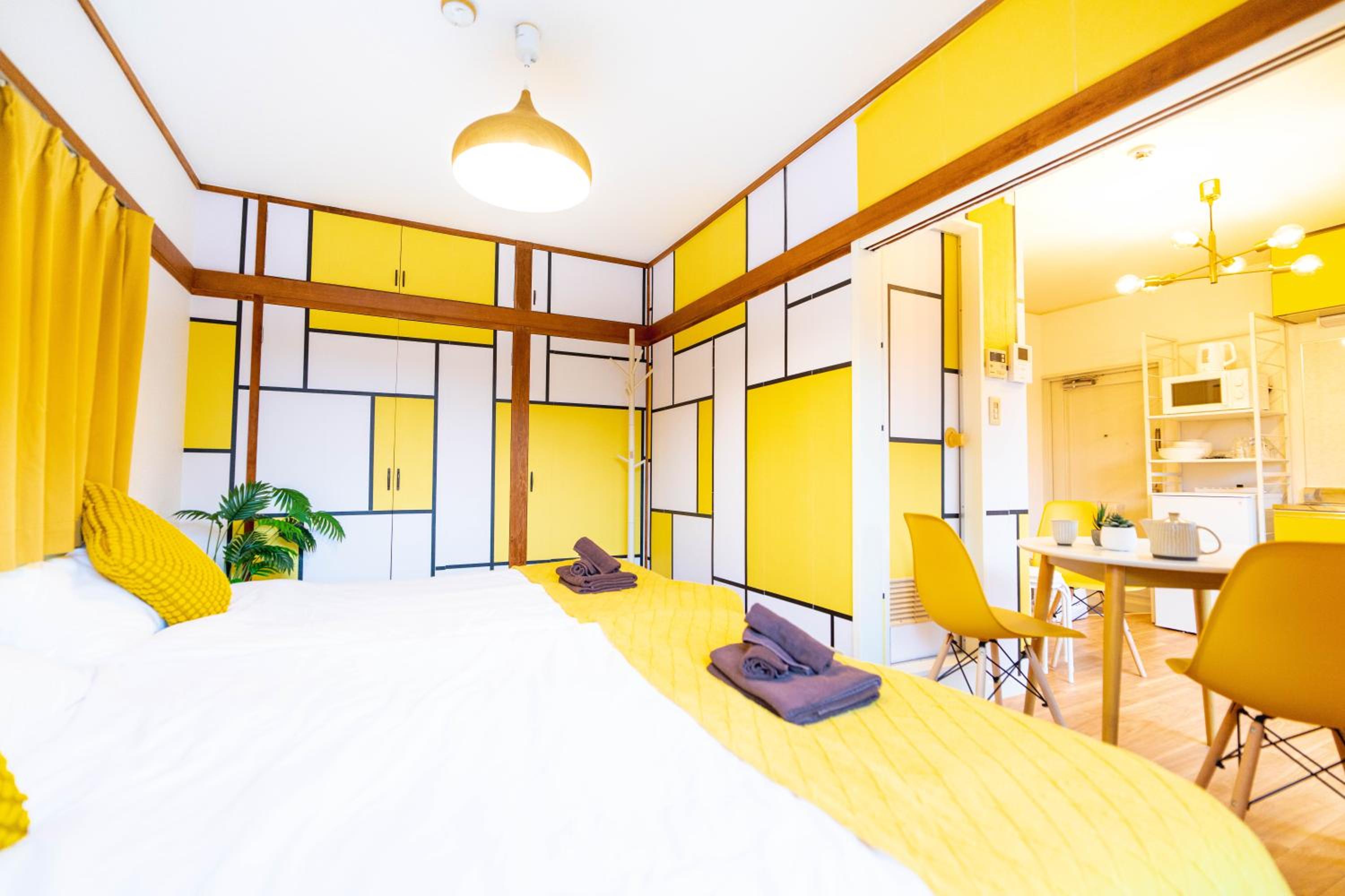 LEON RESORT HOTEL Max 9 people 3 min taxi Ikebukuro Station Tiffany Blue yellow Room 最大9名 池袋