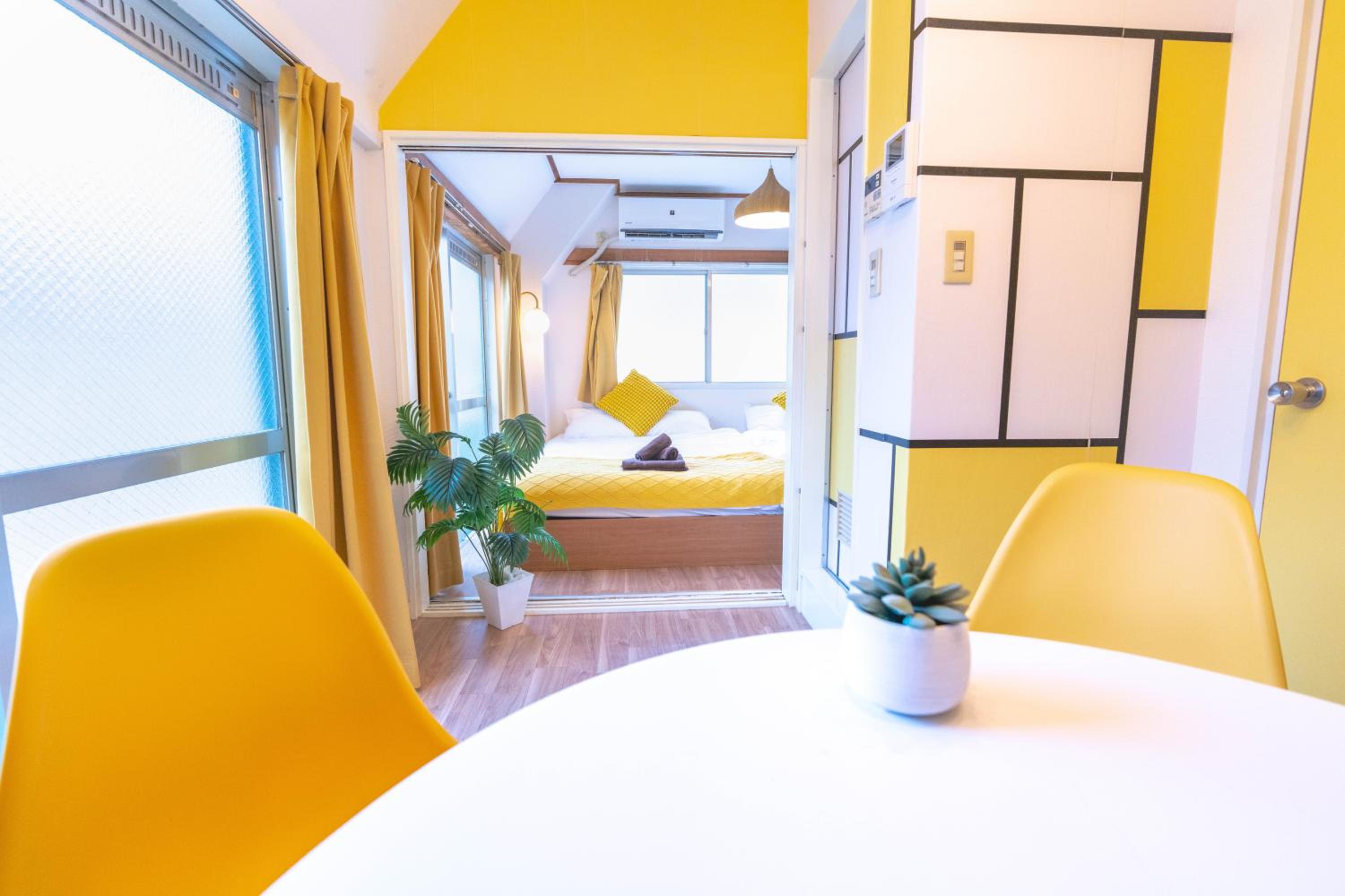 LEON RESORT HOTEL Max 9 people 3 min taxi Ikebukuro Station Tiffany Blue yellow Room 最大9名 池袋