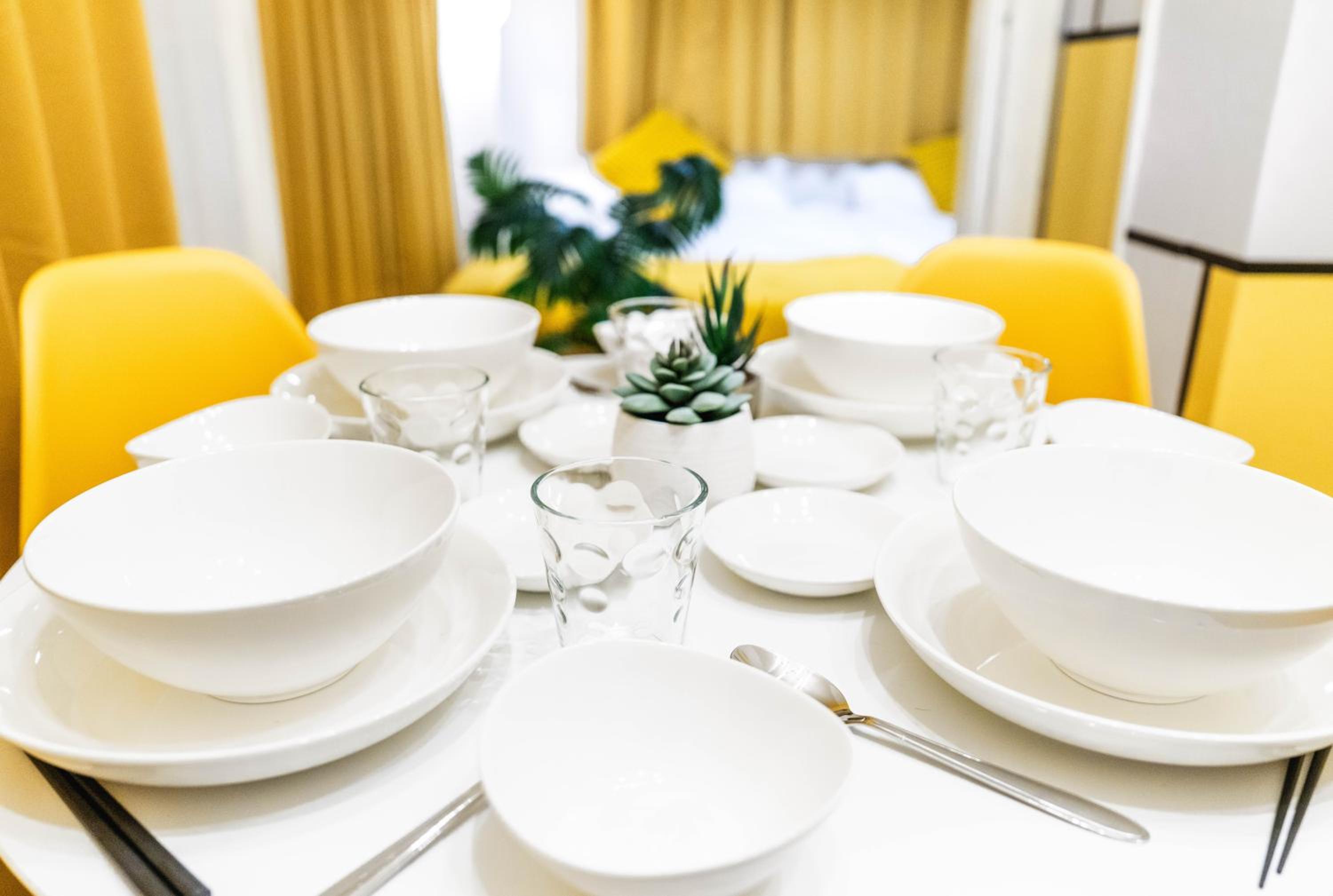 LEON RESORT HOTEL Max 9 people 3 min taxi Ikebukuro Station Tiffany Blue yellow Room 最大9名 池袋