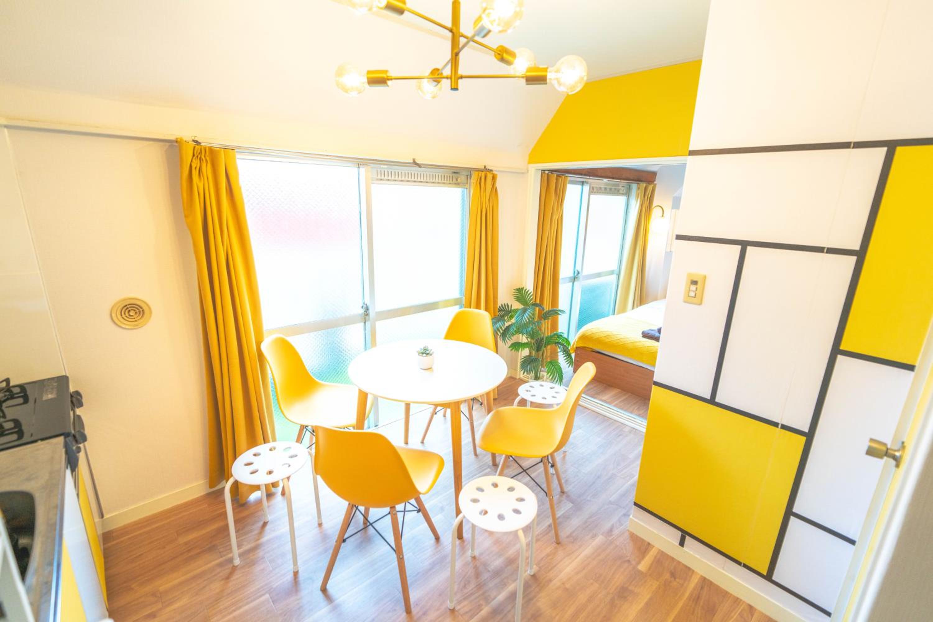 LEON RESORT HOTEL Max 9 people 3 min taxi Ikebukuro Station Tiffany Blue yellow Room 最大9名 池袋