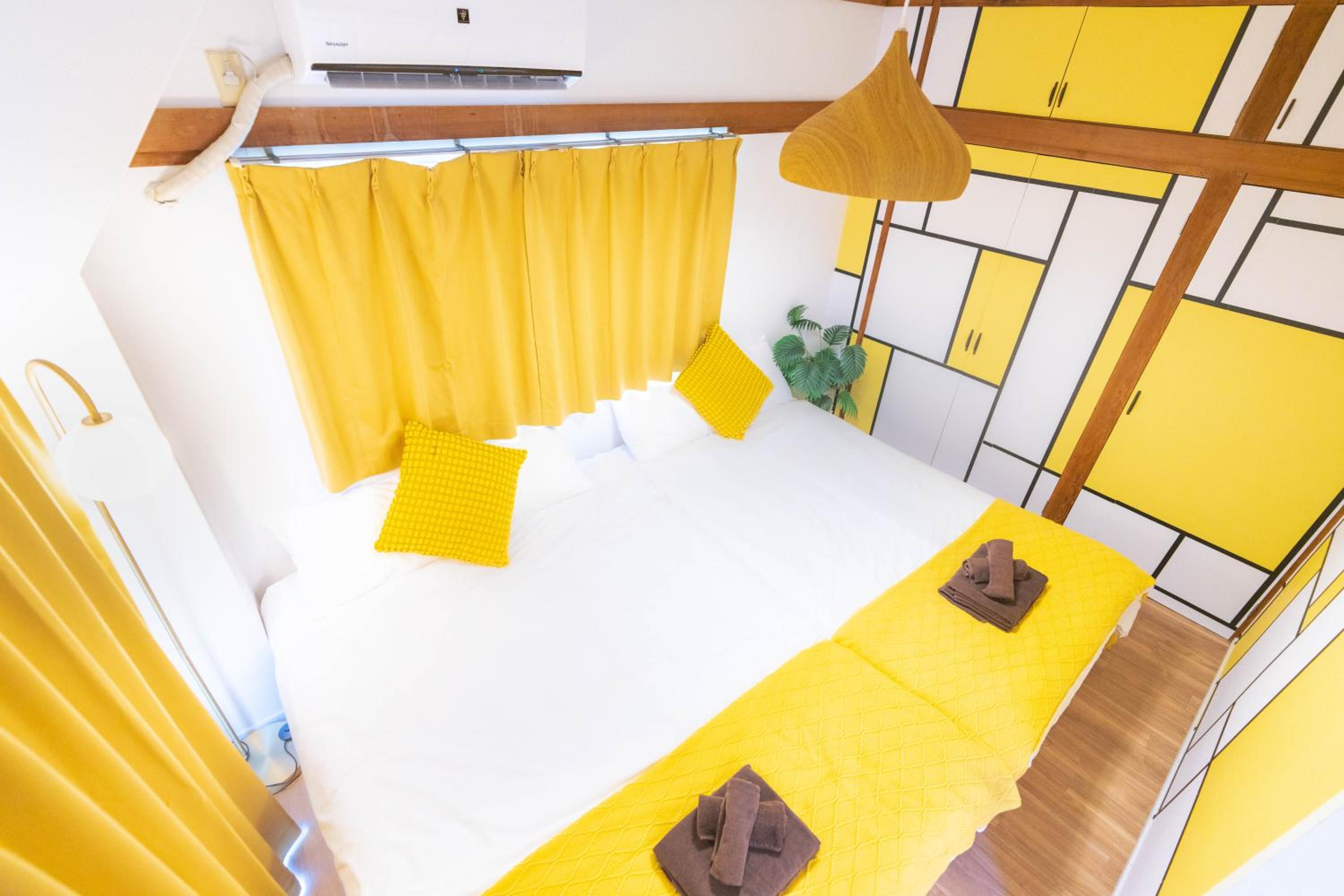 LEON RESORT HOTEL Max 9 people 3 min taxi Ikebukuro Station Tiffany Blue yellow Room 最大9名 池袋