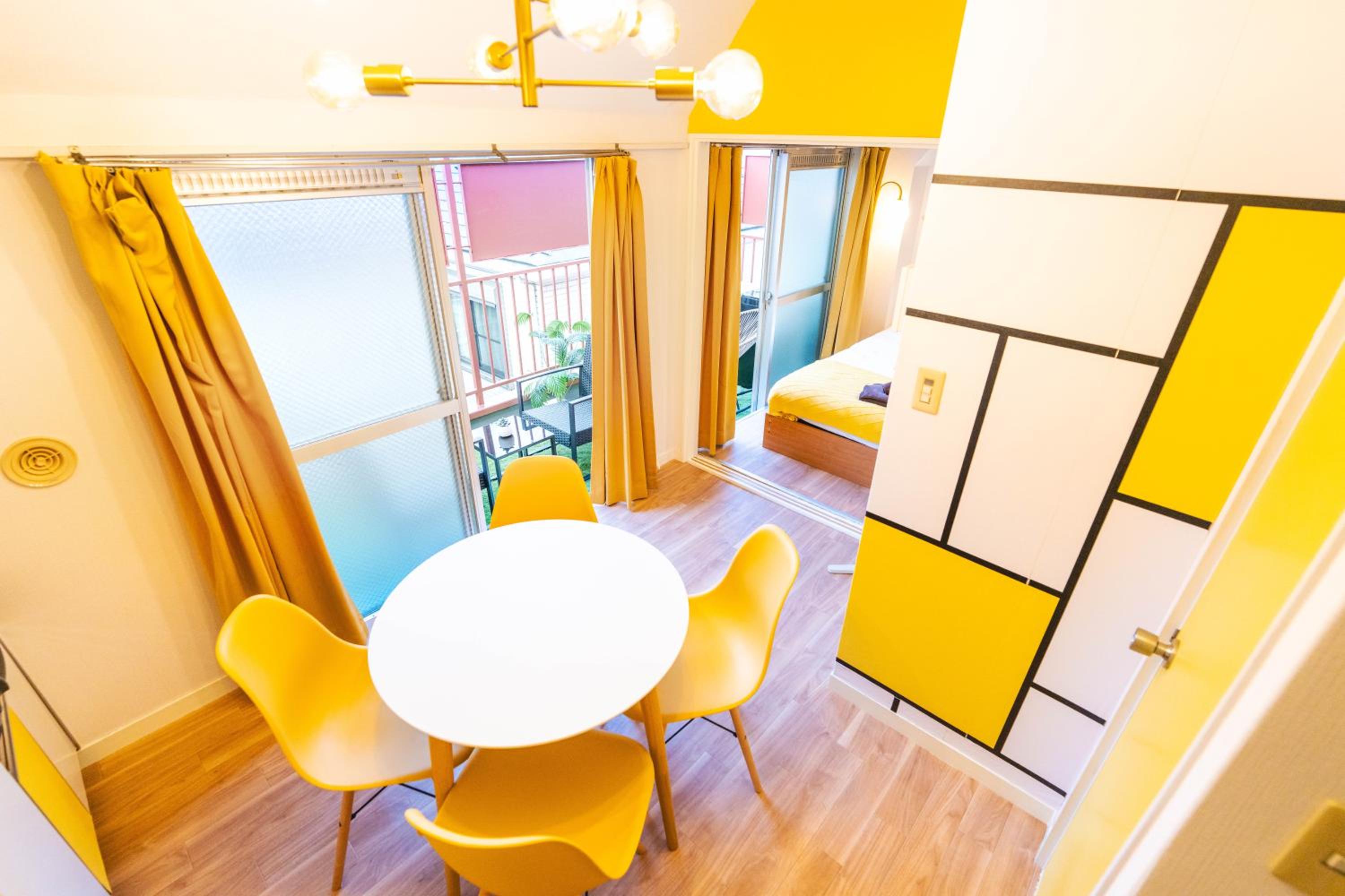 LEON RESORT HOTEL Max 9 people 3 min taxi Ikebukuro Station Tiffany Blue yellow Room 最大9名 池袋