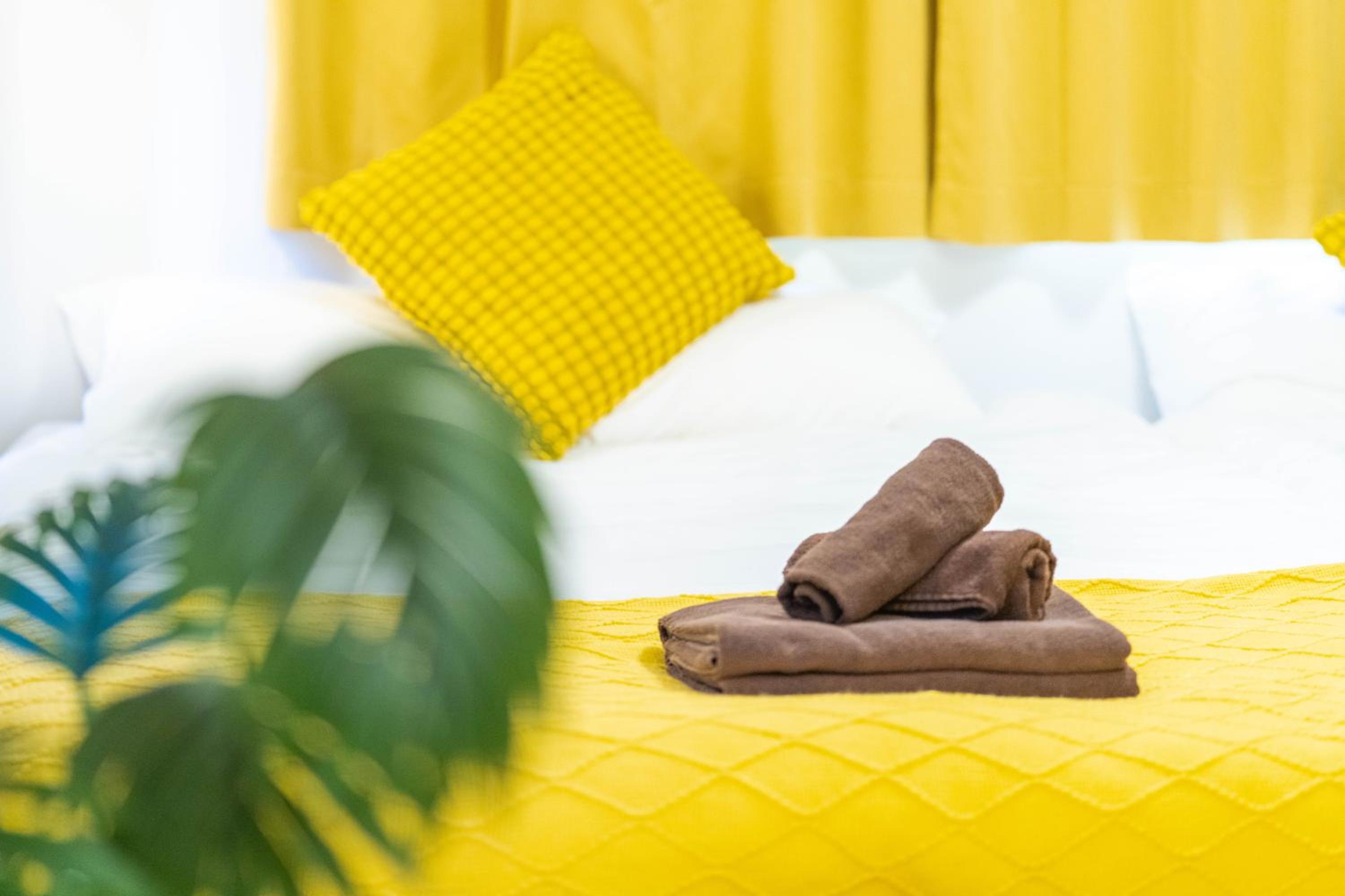 LEON RESORT HOTEL Max 9 people 3 min taxi Ikebukuro Station Tiffany Blue yellow Room 最大9名 池袋
