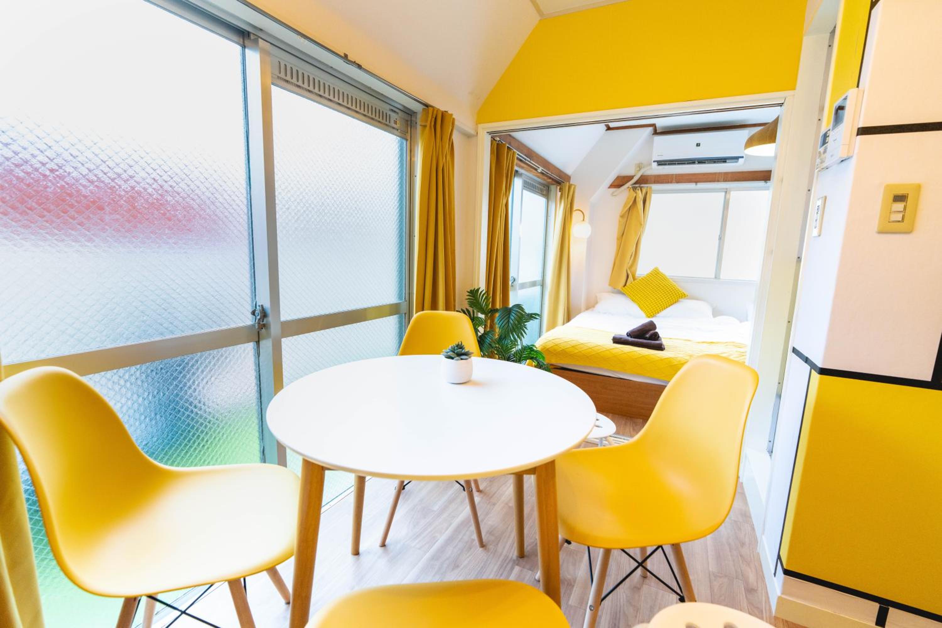 LEON RESORT HOTEL Max 9 people 3 min taxi Ikebukuro Station Tiffany Blue yellow Room 最大9名 池袋