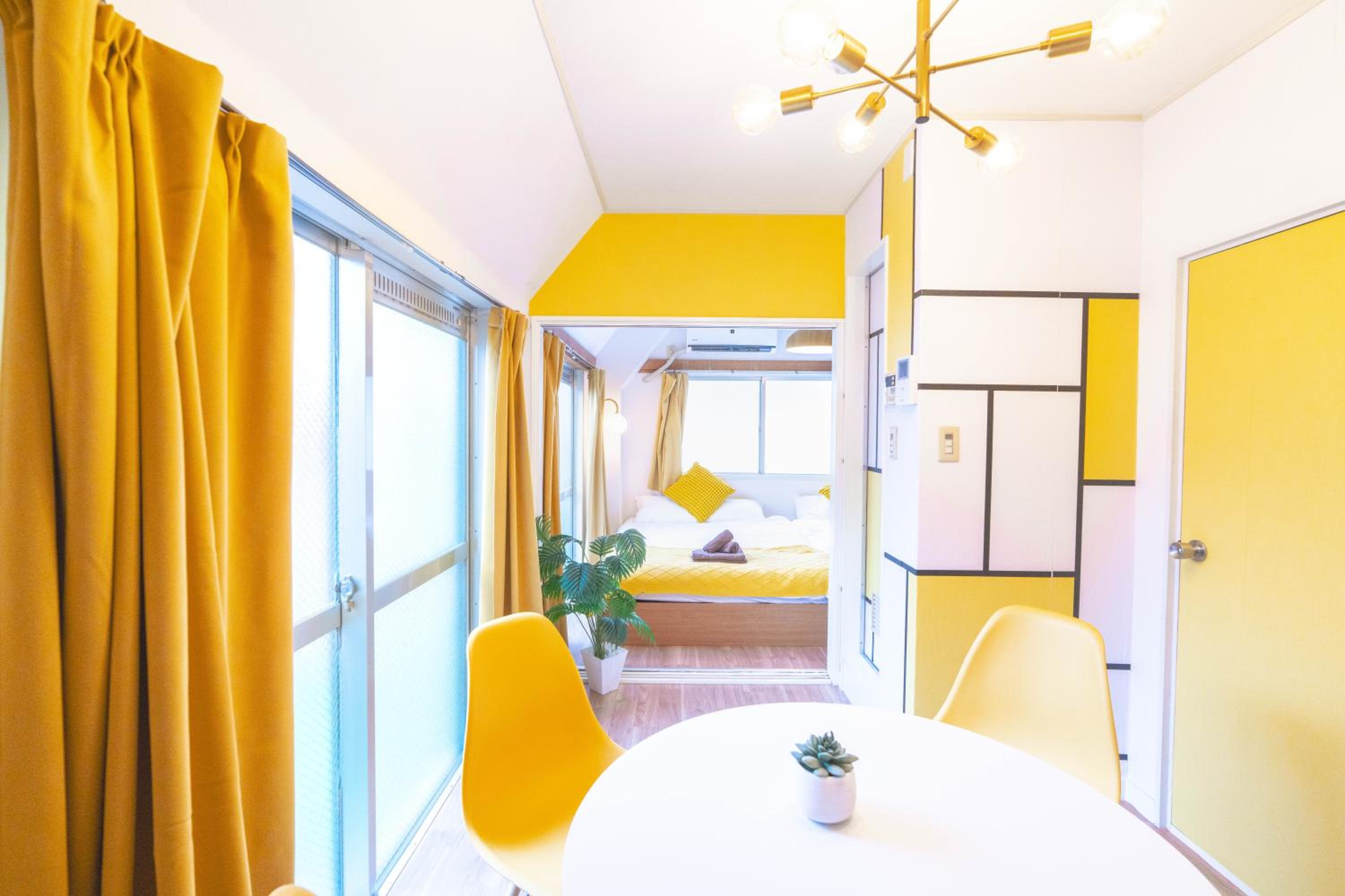 LEON RESORT HOTEL Max 9 people 3 min taxi Ikebukuro Station Tiffany Blue yellow Room 最大9名 池袋