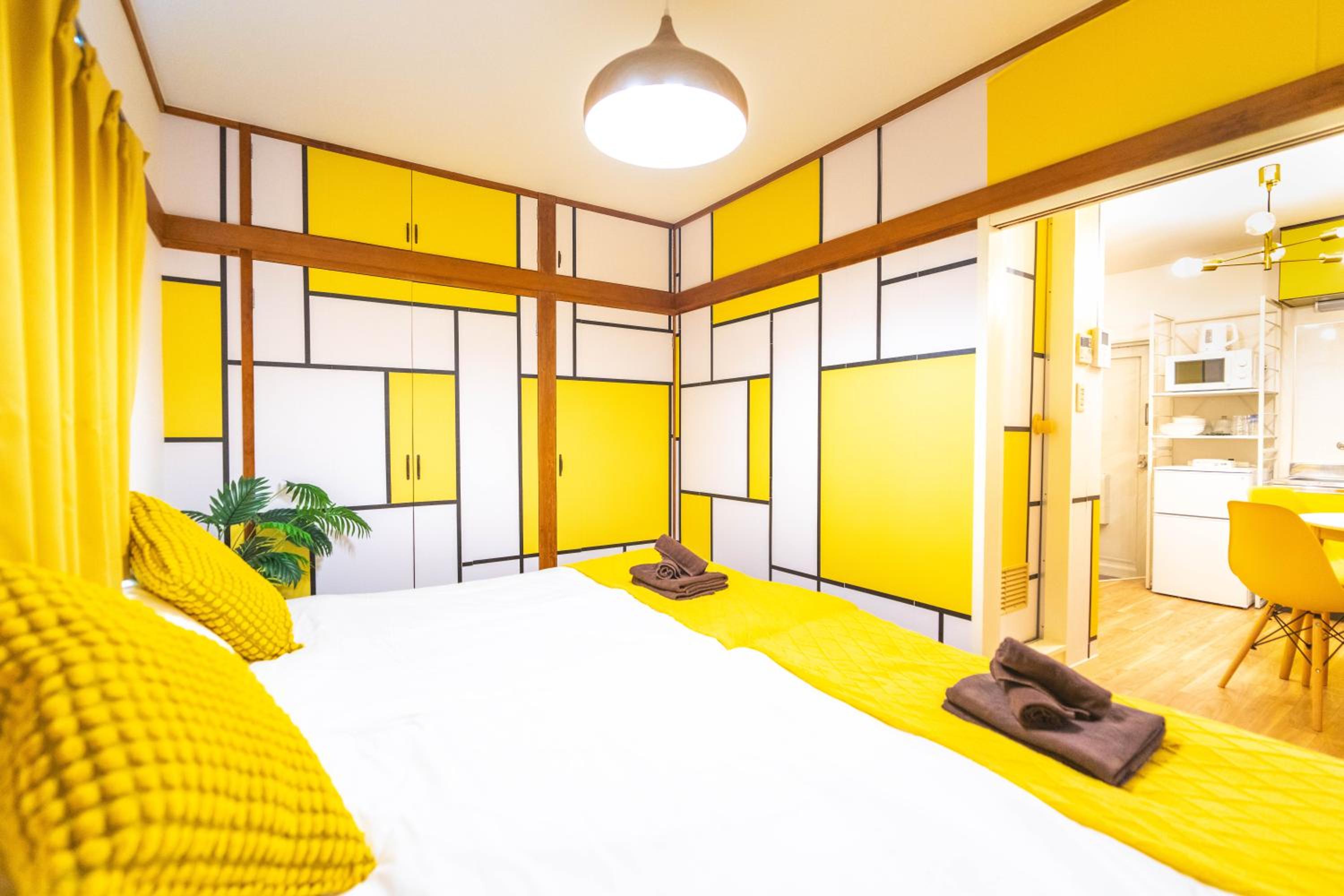 LEON RESORT HOTEL Max 9 people 3 min taxi Ikebukuro Station Tiffany Blue yellow Room 最大9名 池袋