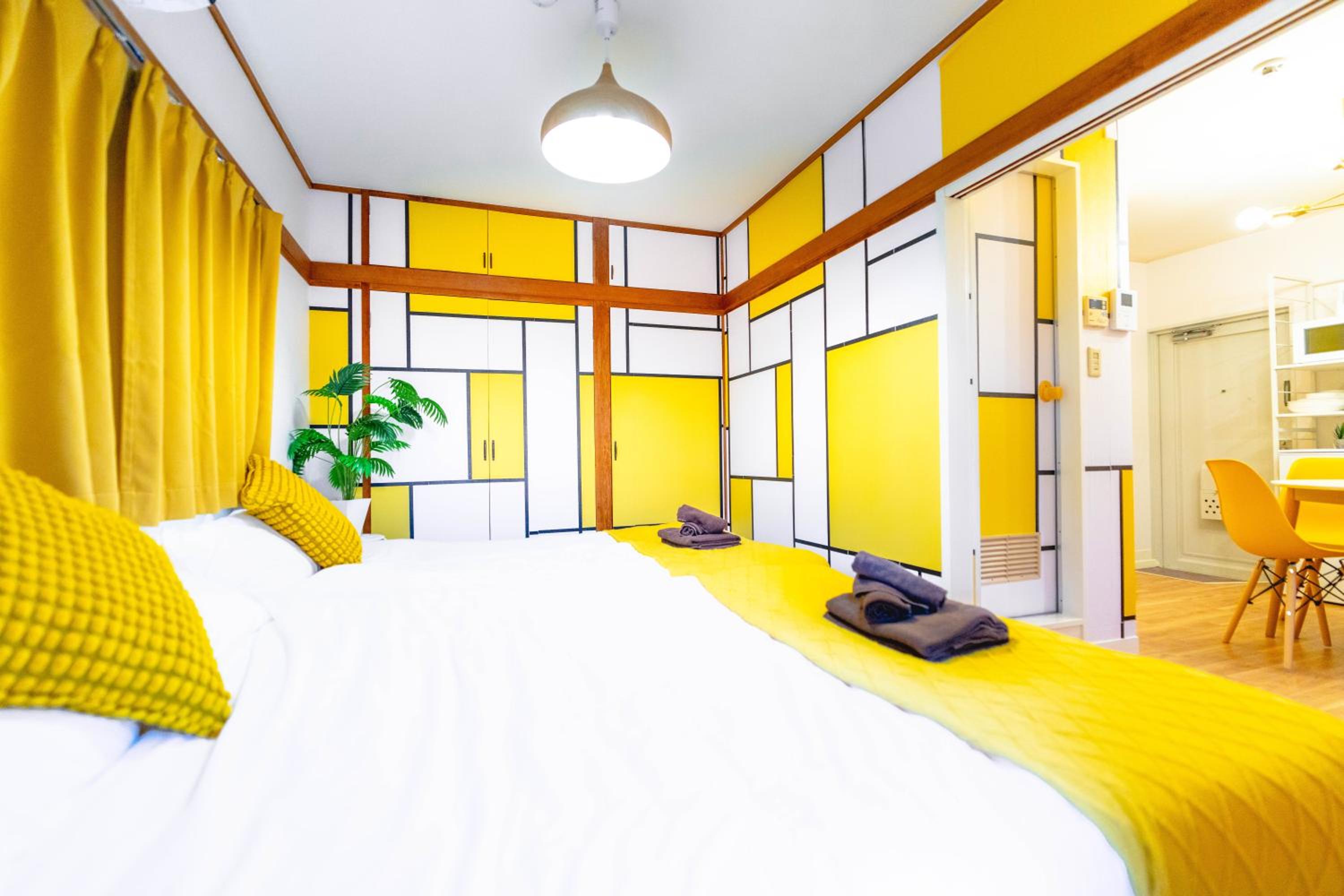 LEON RESORT HOTEL Max 9 people 3 min taxi Ikebukuro Station Tiffany Blue yellow Room 最大9名 池袋