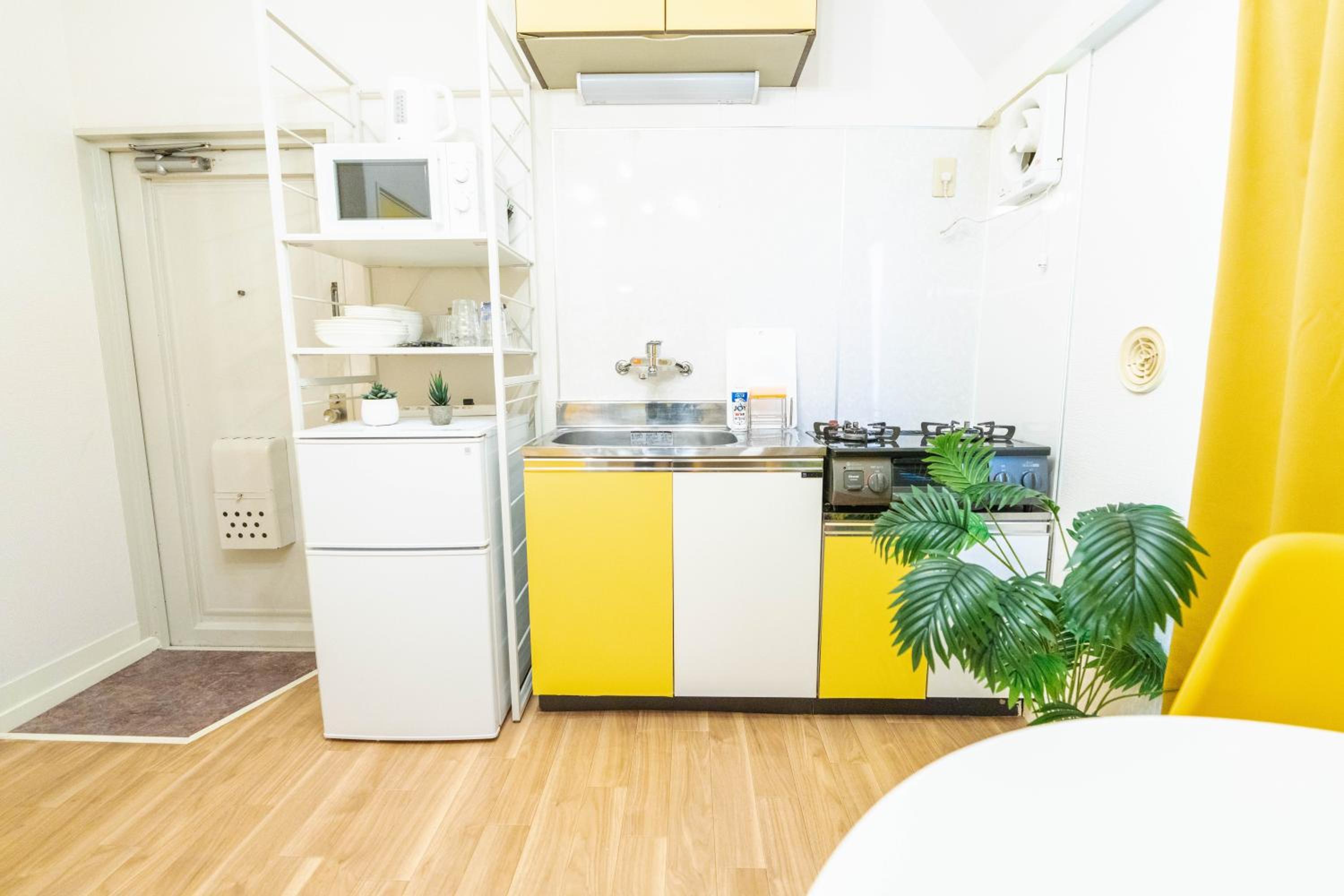 LEON RESORT HOTEL Max 9 people 3 min taxi Ikebukuro Station Tiffany Blue yellow Room 最大9名 池袋