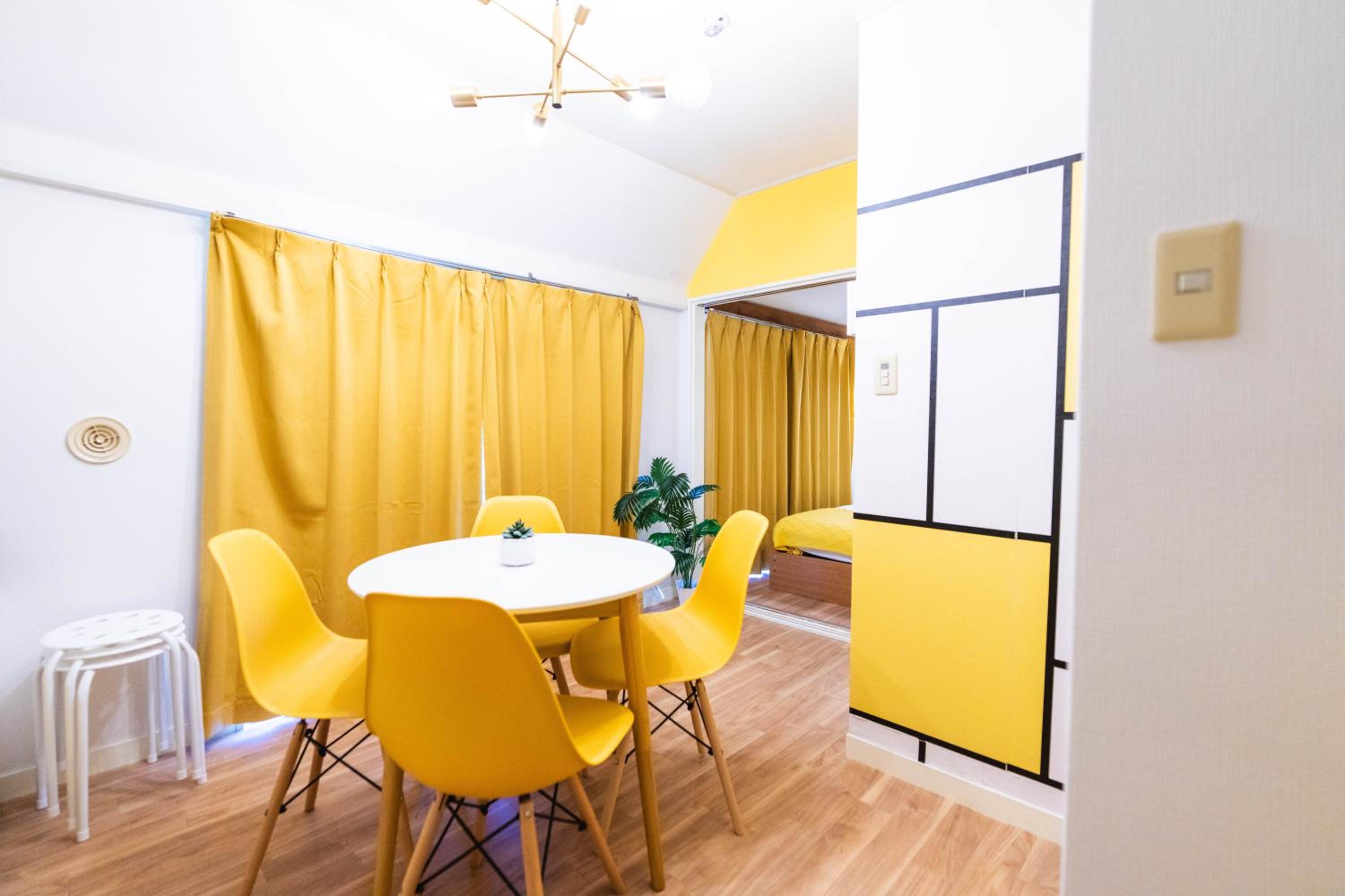 LEON RESORT HOTEL Max 9 people 3 min taxi Ikebukuro Station Tiffany Blue yellow Room 最大9名 池袋
