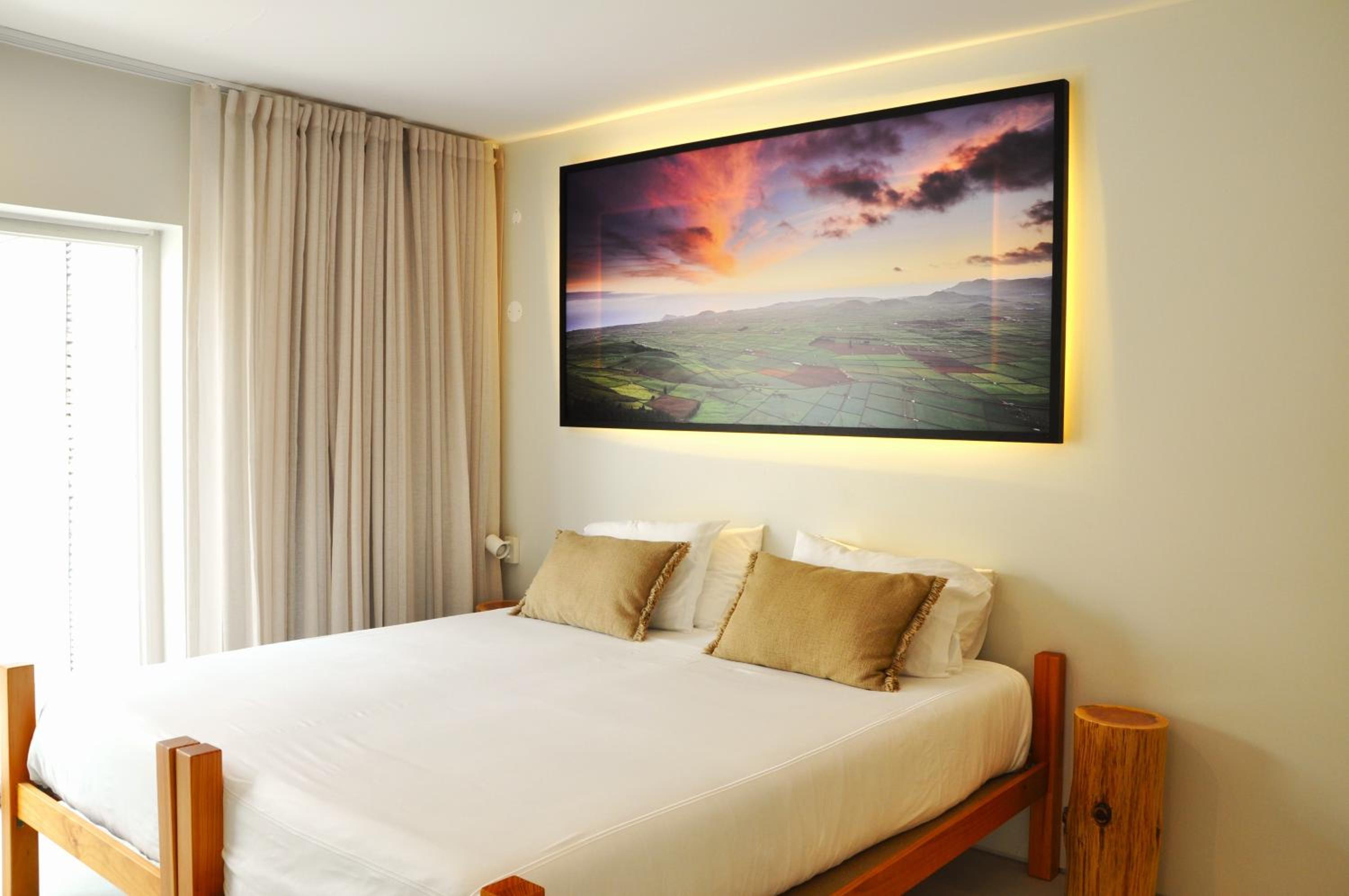 Silveira Bay Lounge Retreat
