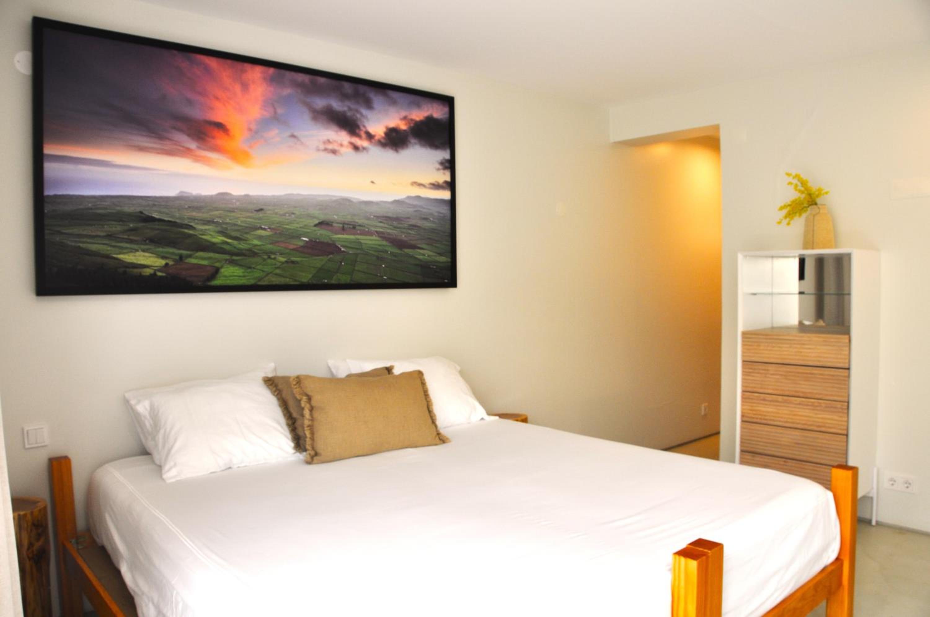 Silveira Bay Lounge Retreat