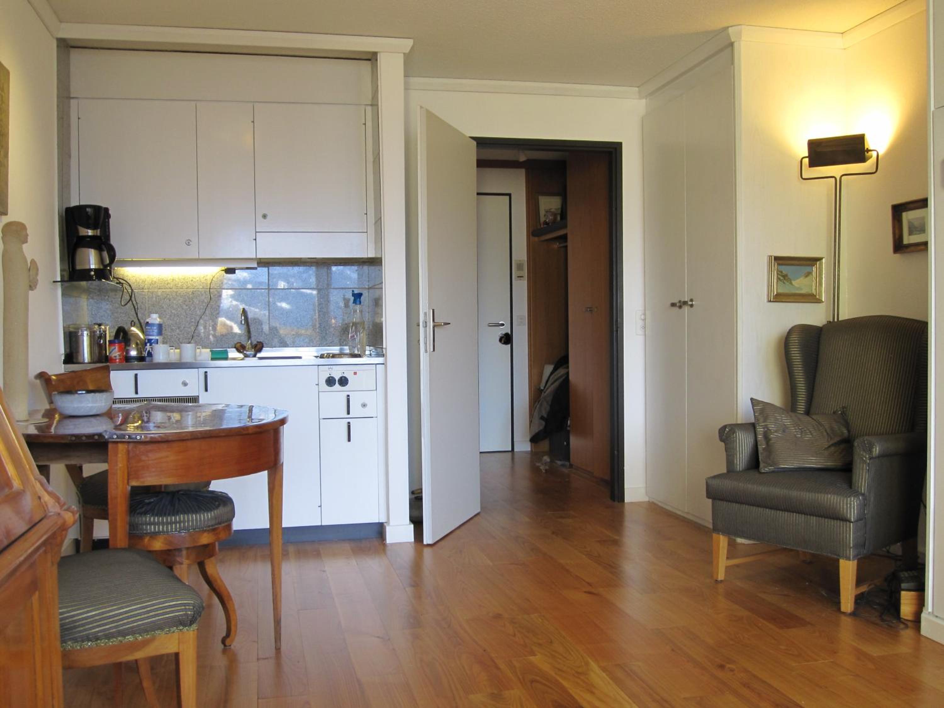Blüemlisalp 712 Studio view 5