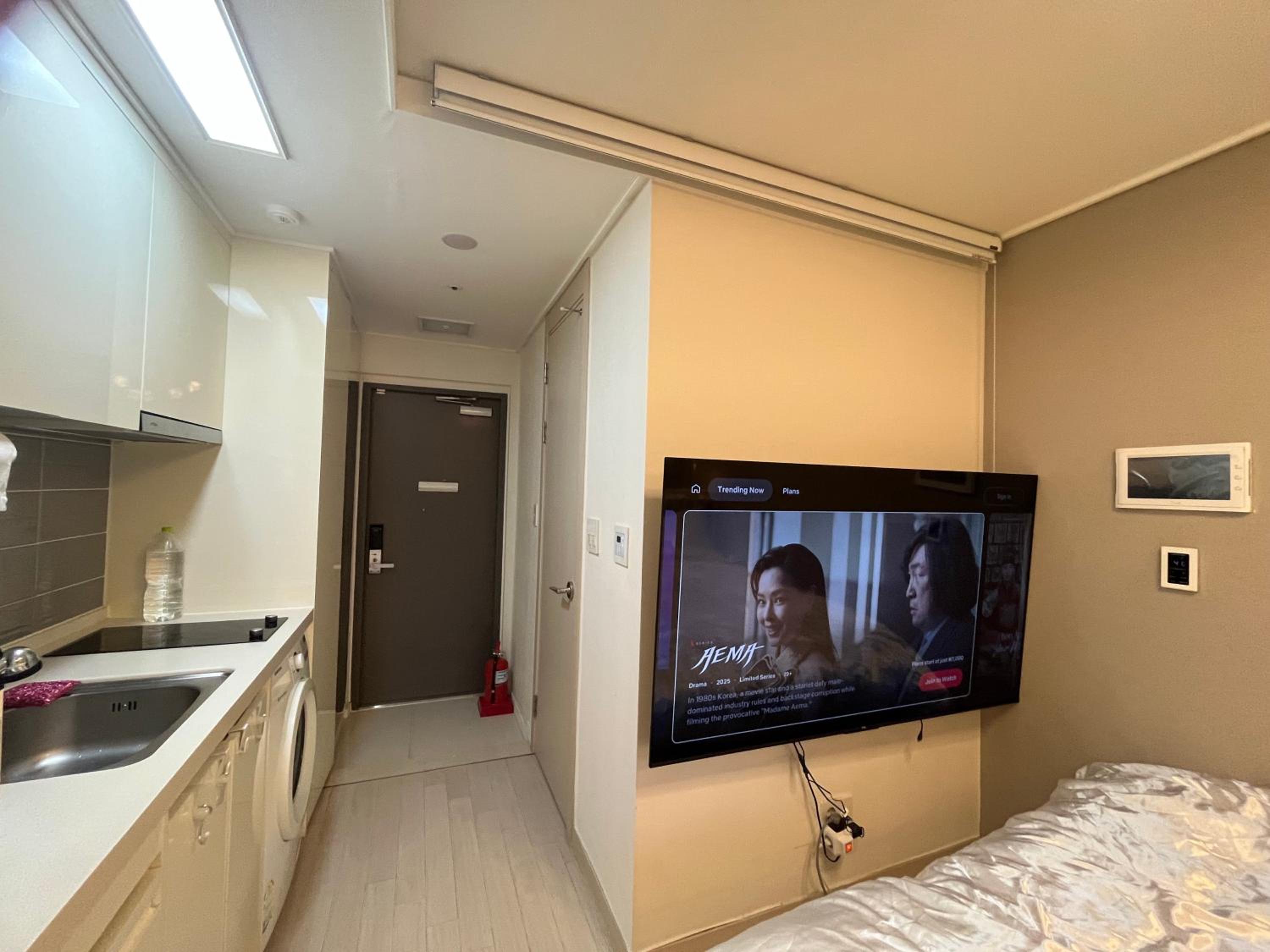 Gangnam Central View with high-speed Wi-Fi & smart TV - monthly 40 percent off!