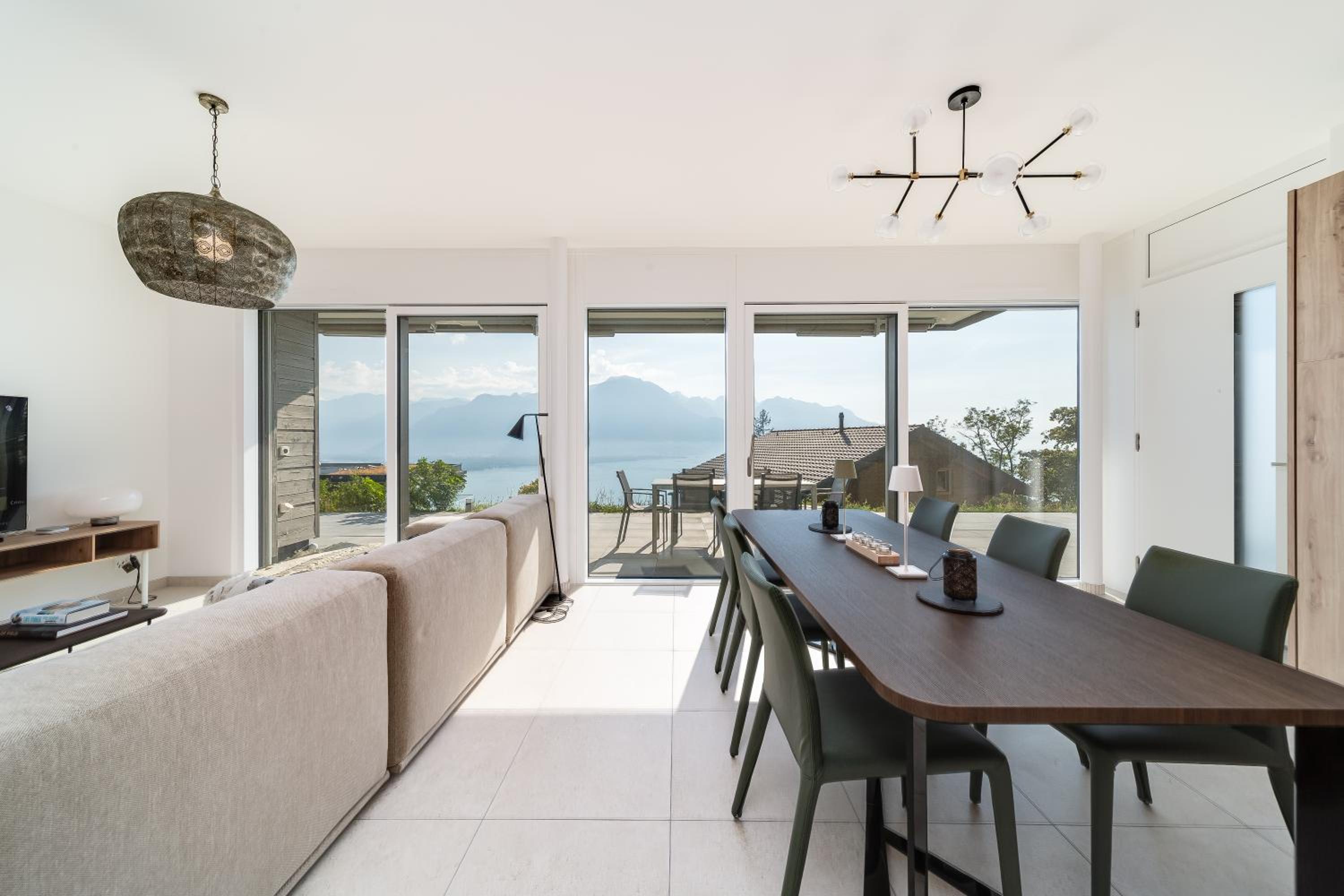 Modern 5-Star Stay in Glion - Underfloor Heating