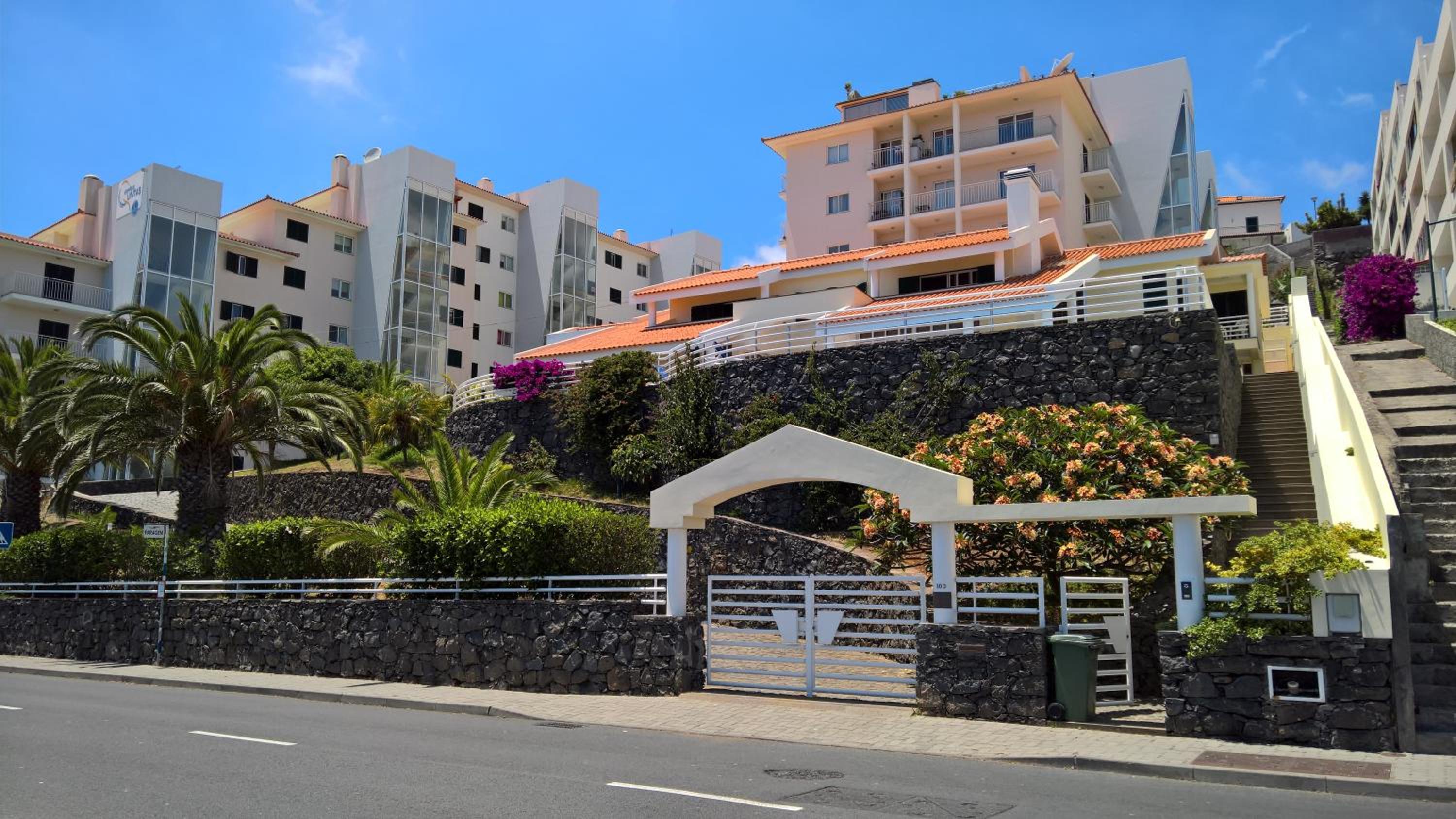 Hotel Apartments Madeira - Image 1