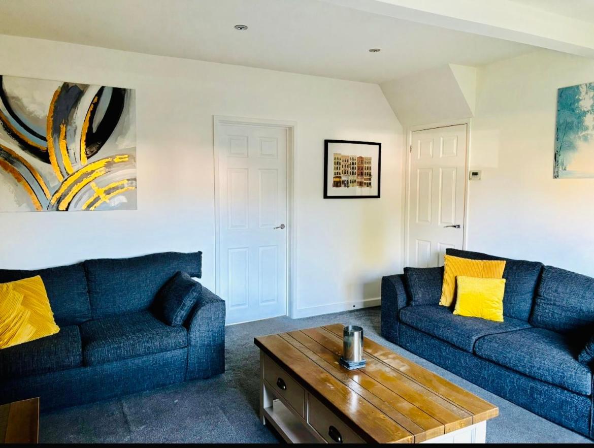 Halford House 3 Bed Town Centre Home from Home with Parking for 2 cars Prime Location Tamworth