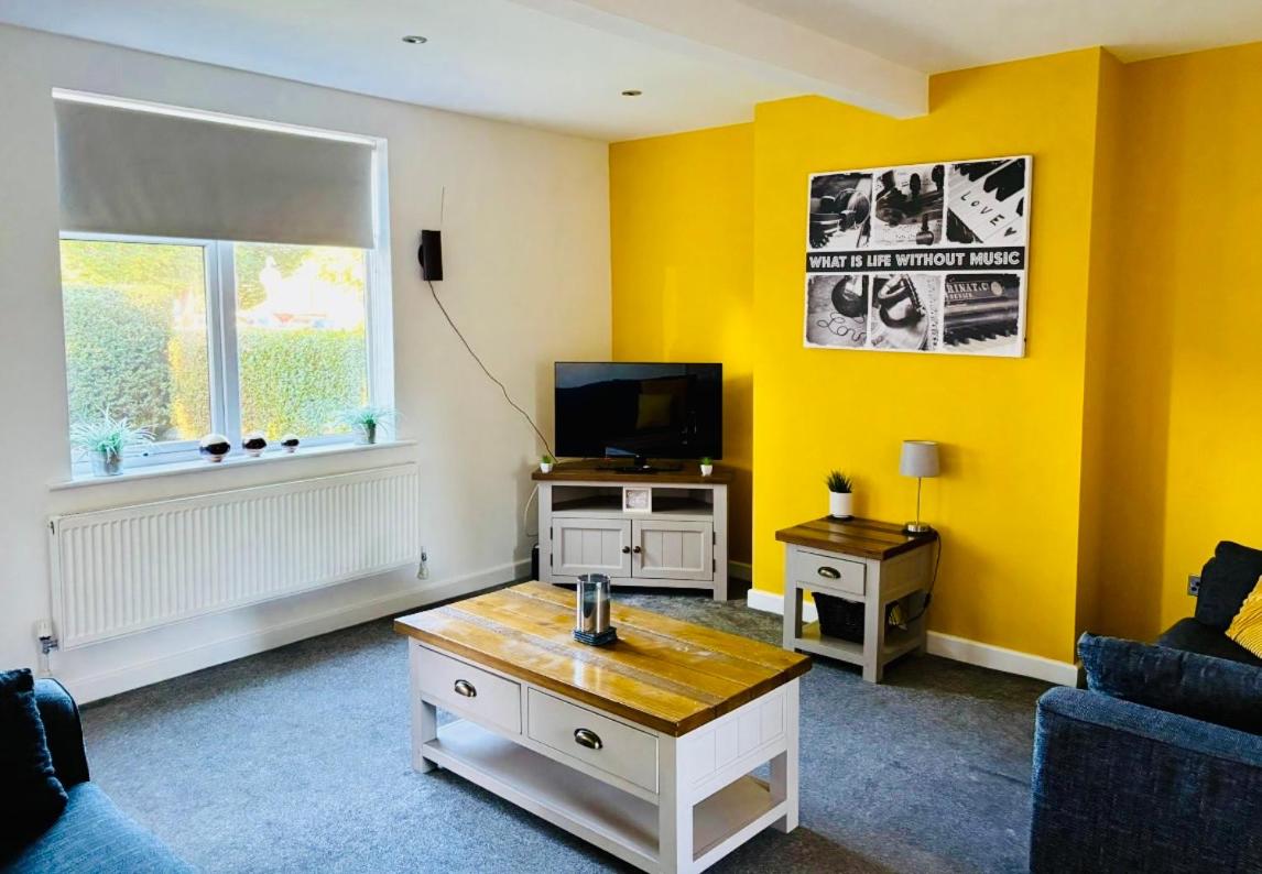 Halford House 3 Bed Town Centre Home from Home with Parking for 2 cars Prime Location Tamworth