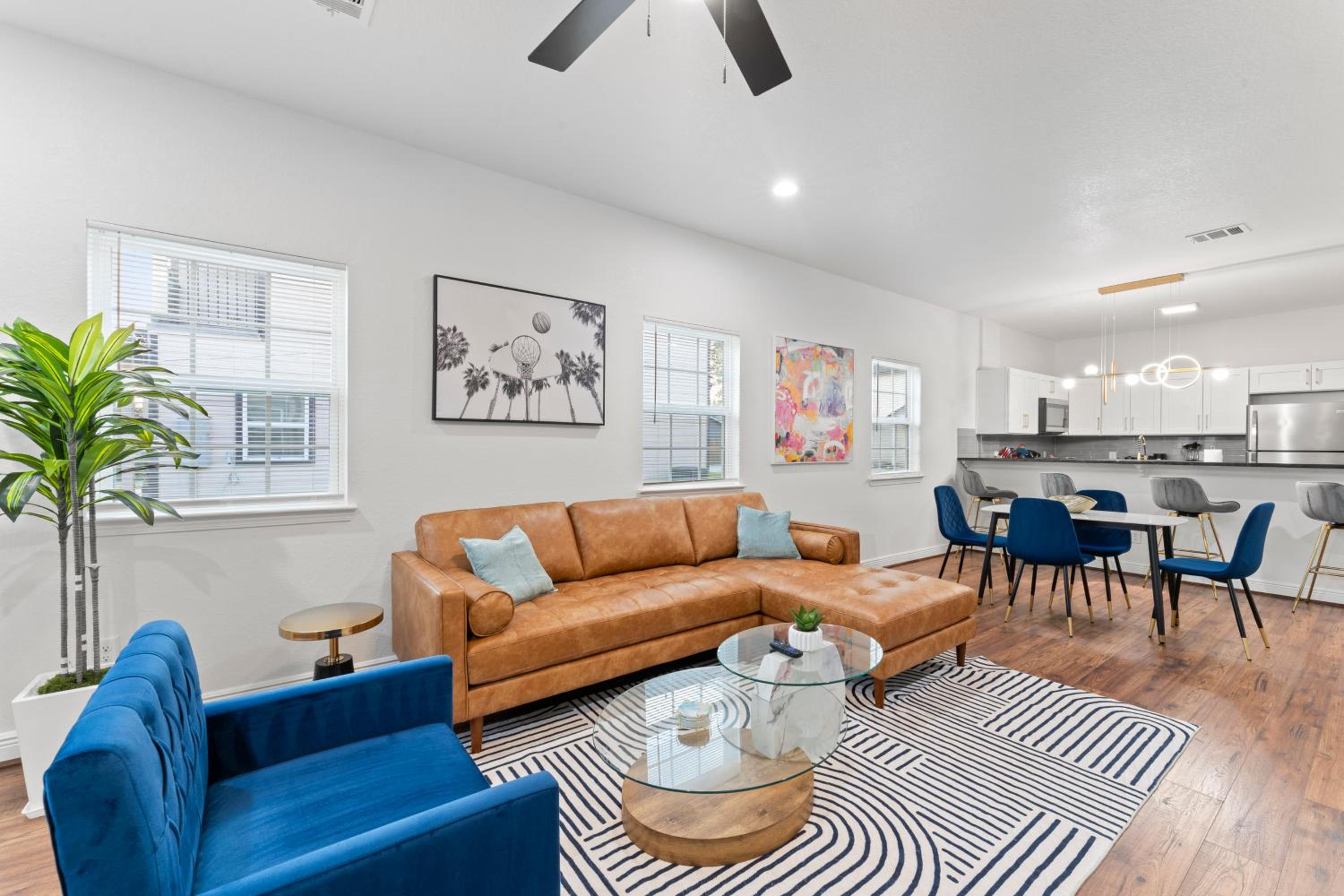 NRG MedCenter Luxe 2BD Home w FencedYard WasherDryer Pet Friendly