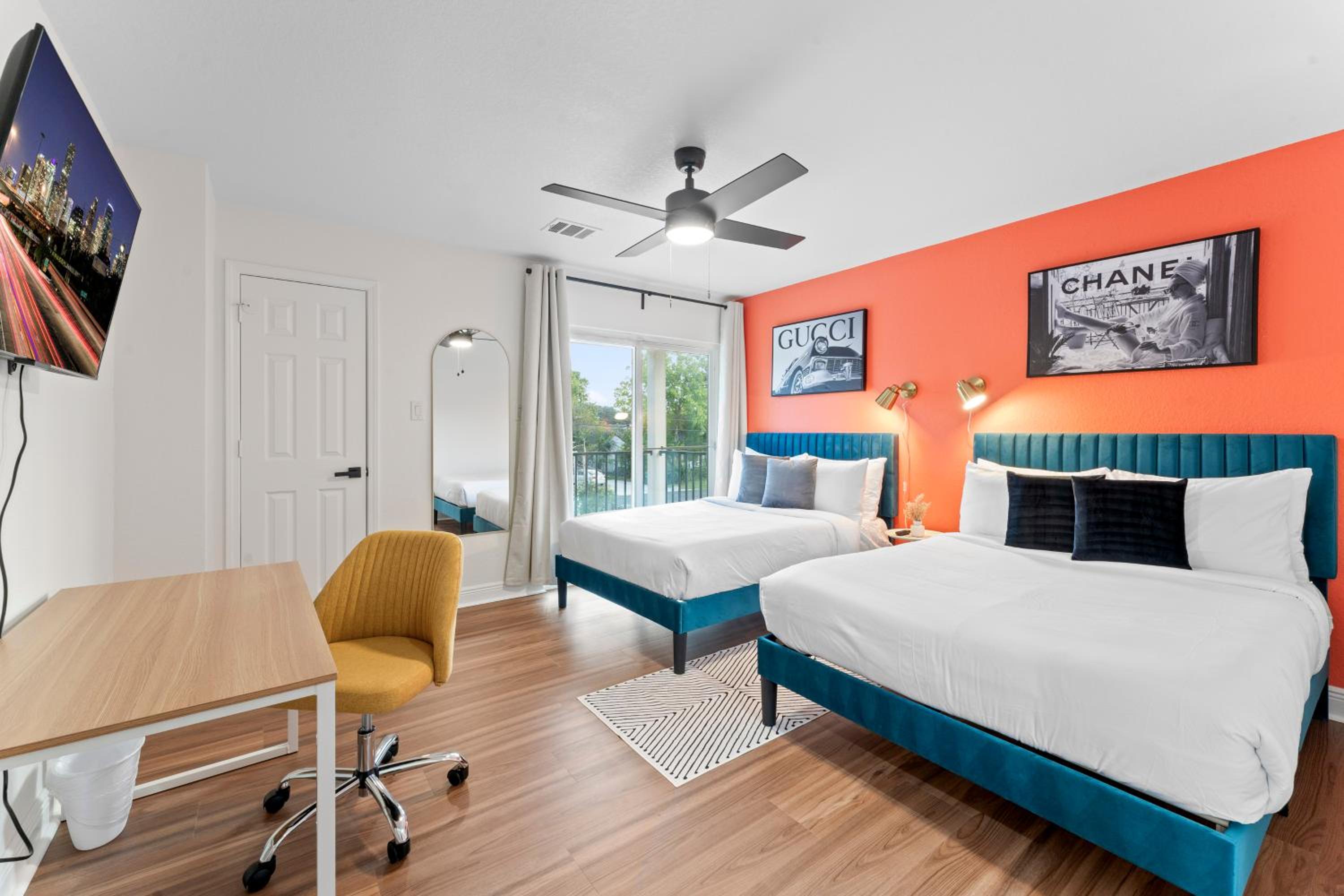 NRG MedCenter Luxe 2BD Home w FencedYard WasherDryer Pet Friendly