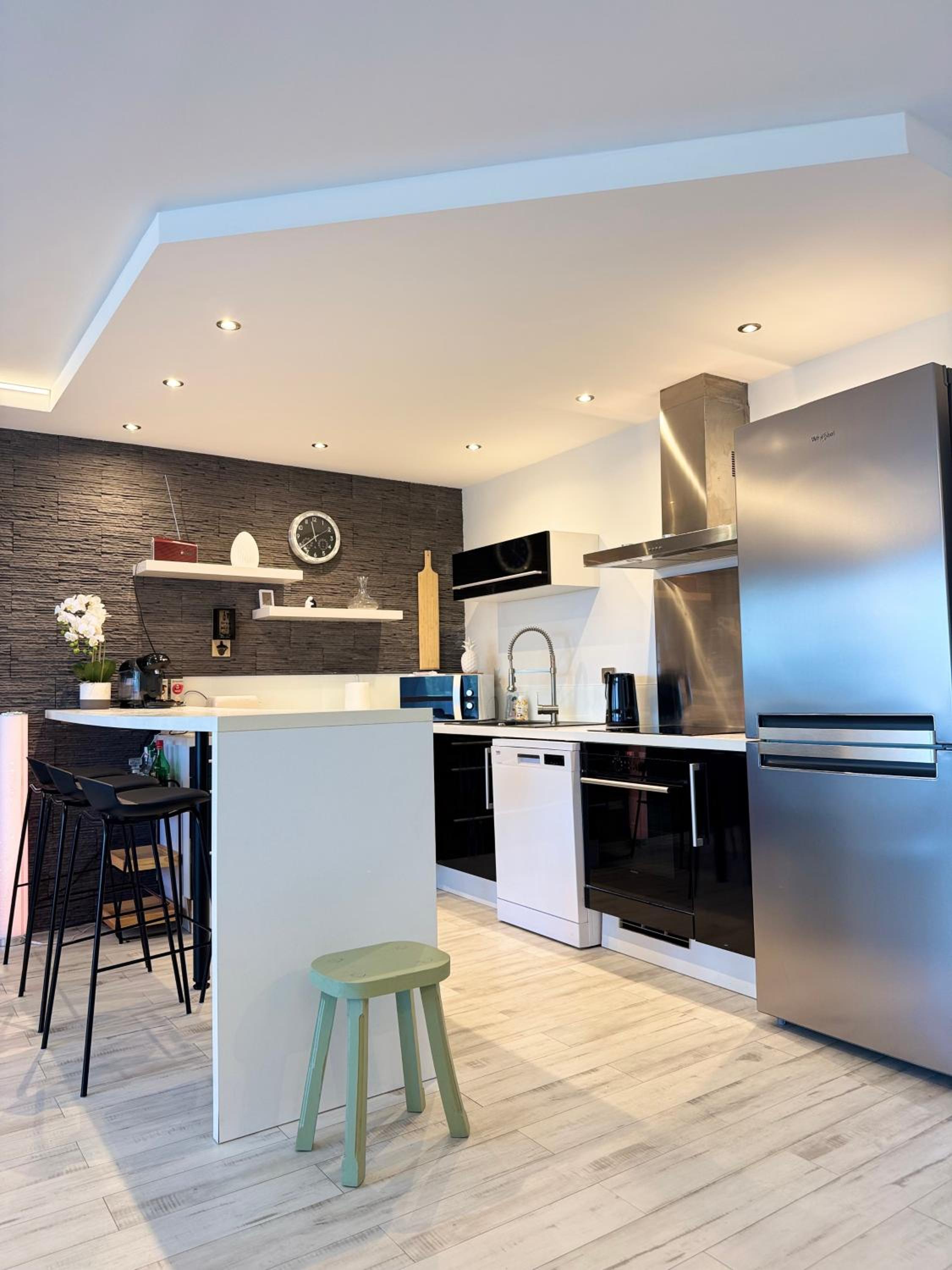 LA PROVENCE - stylish & spacious apartment with pool & private parking near Avignon, TRAVELLER AWARD 2026