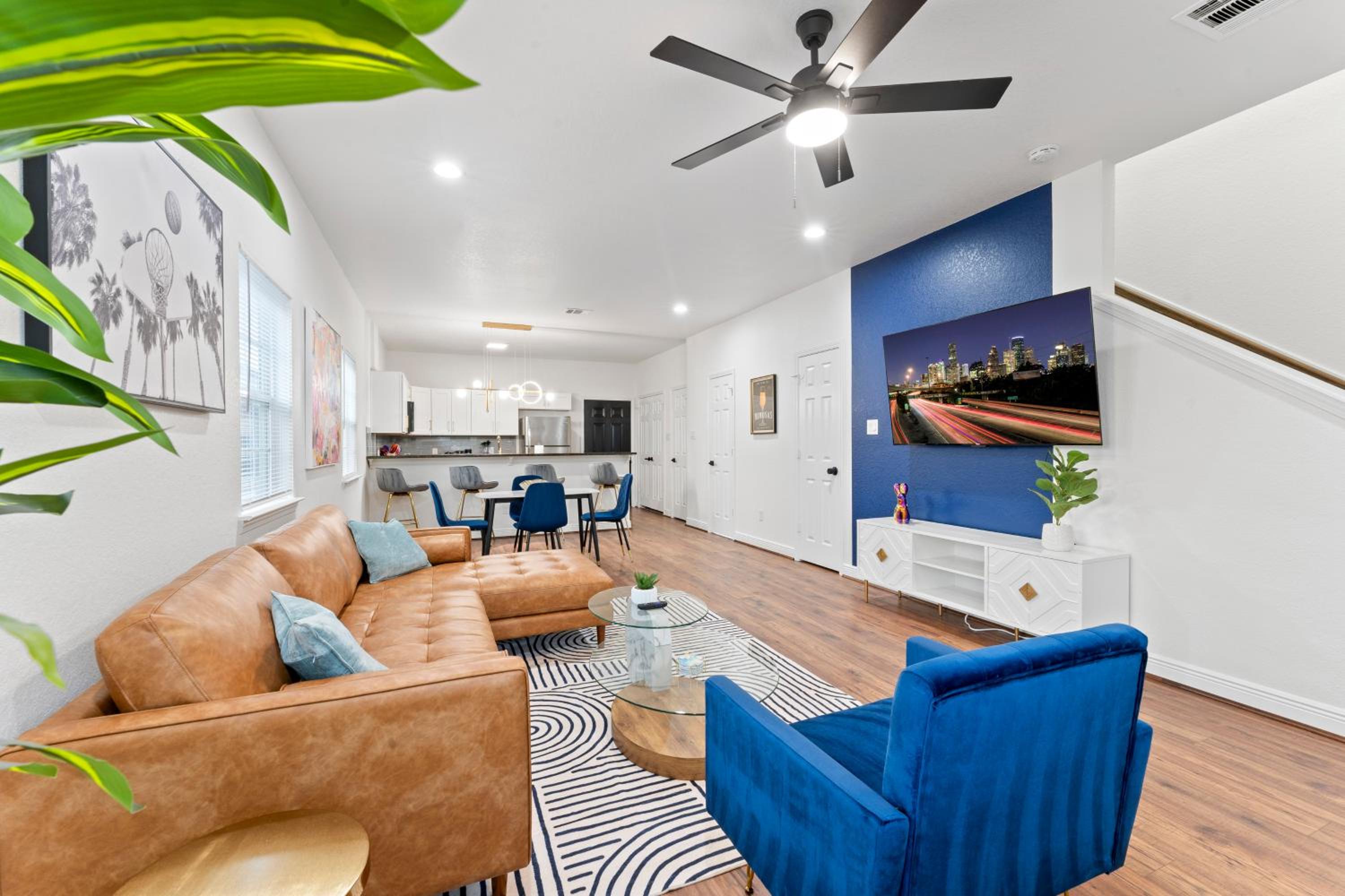 NRG MedCenter Luxe 4BD Home w FencedYard WasherDryer Pet Friendly