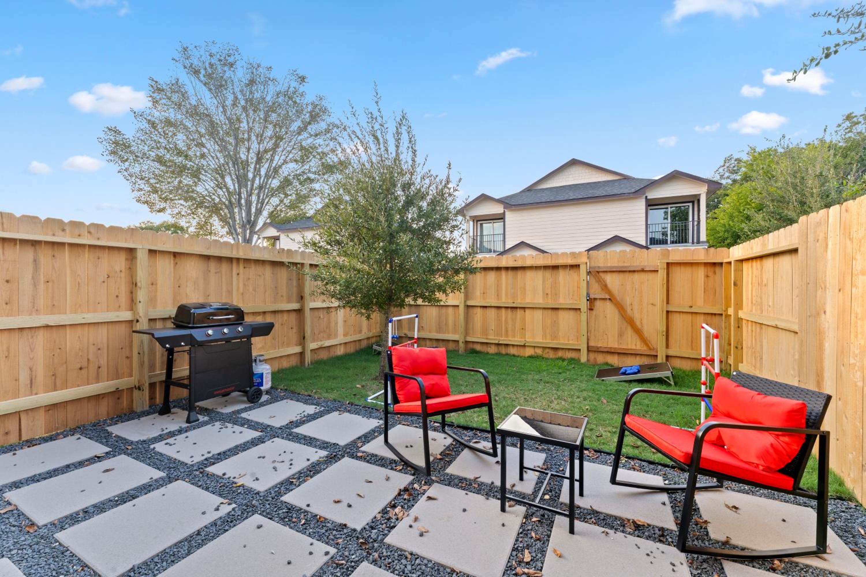 NRG MedCenter Luxe 4BD Home w FencedYard WasherDryer Pet Friendly