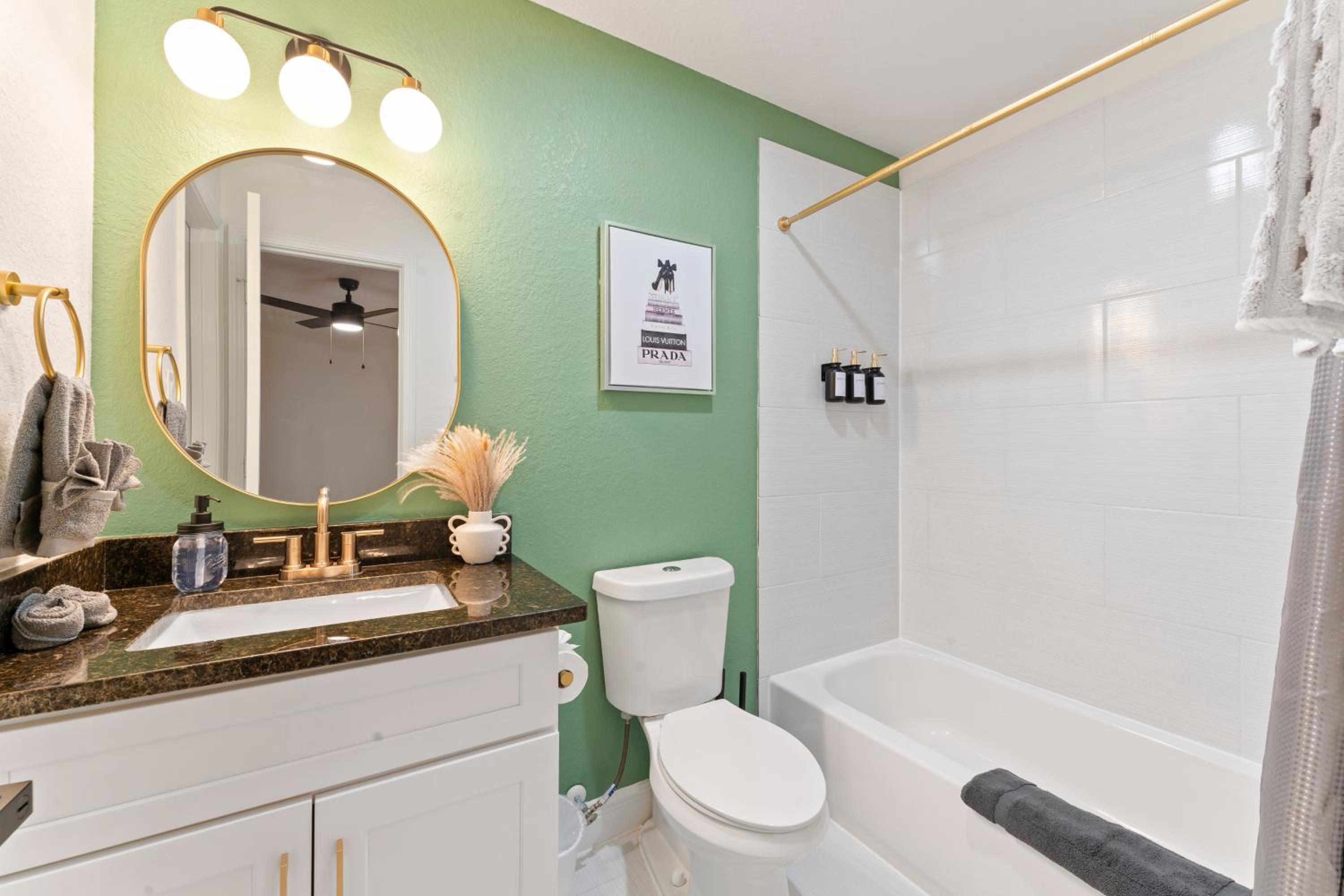 NRG MedCenter Luxe 4BD Home w FencedYard WasherDryer Pet Friendly