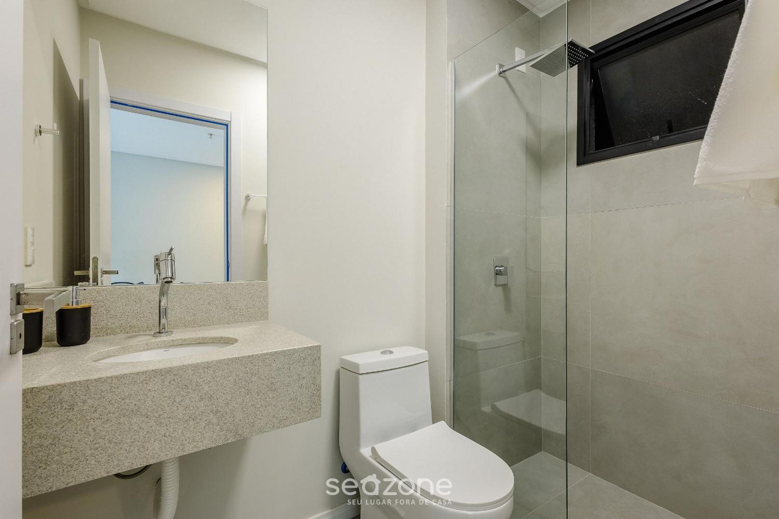 Your exclusive stay just steps from the sea in Meia Praia - FFS!