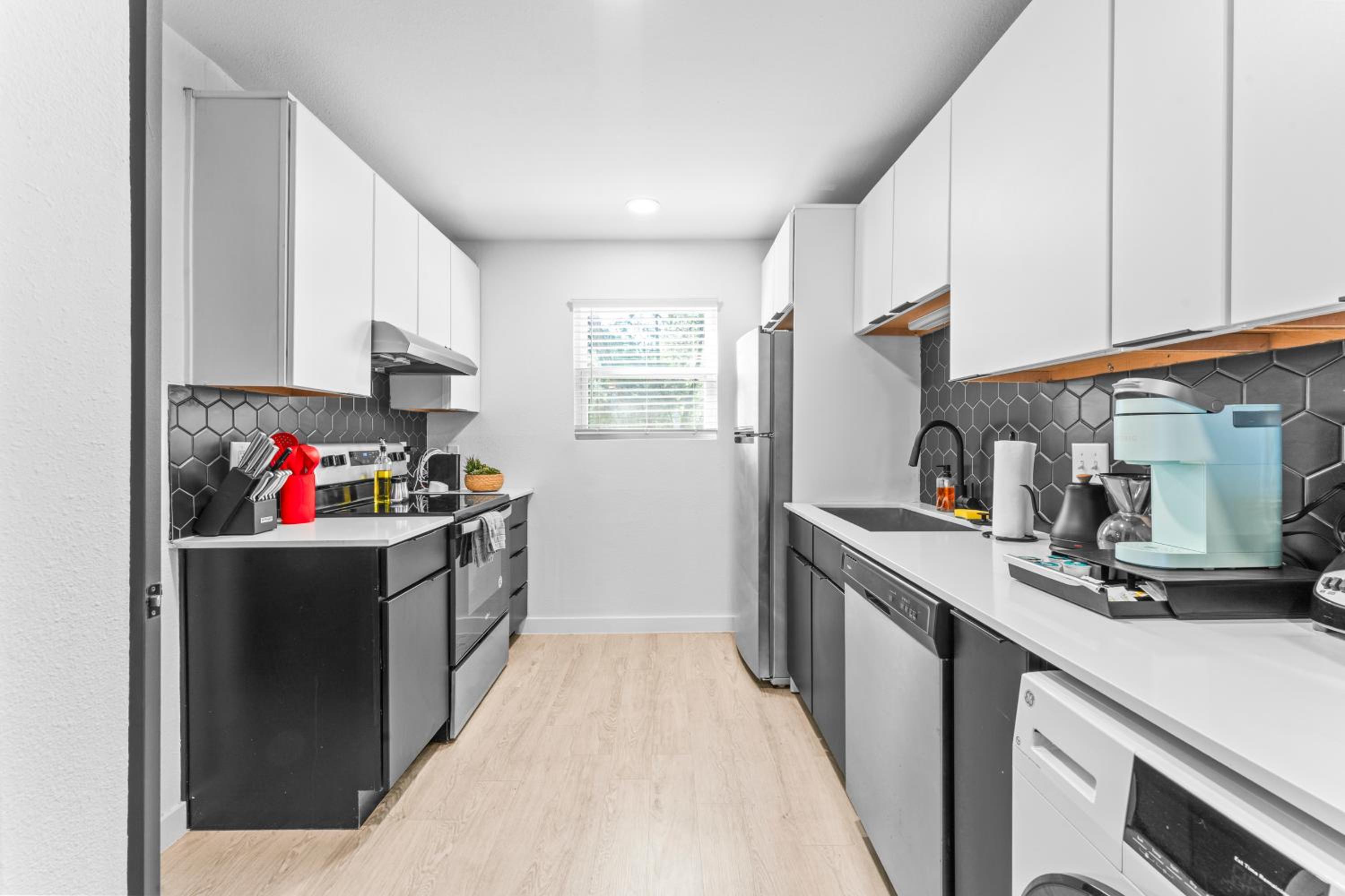 Prime SoCo boutique studios with laundry WiFi 7 Min to DT